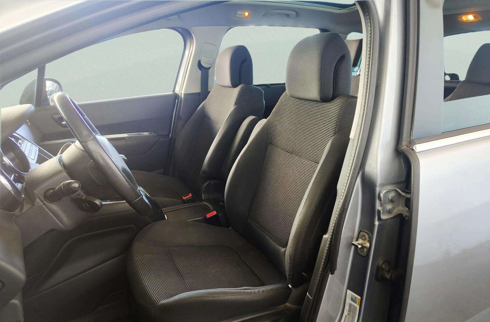 Peugeot 5008 2.0 BlueHDi Allure FAP 7 plazas - foto 11