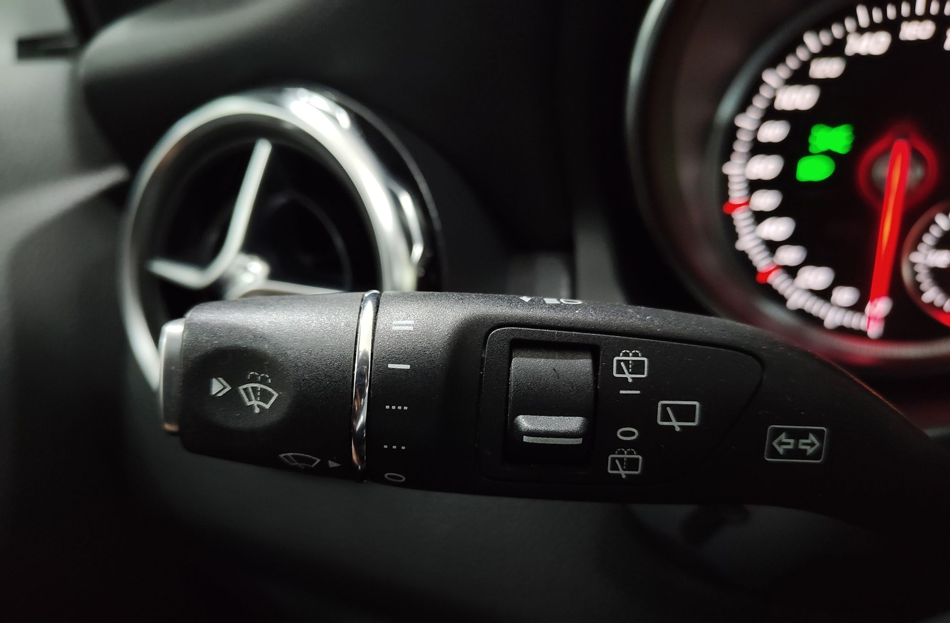 Mercedes-Benz GLA 180 Pack AMG - foto 25