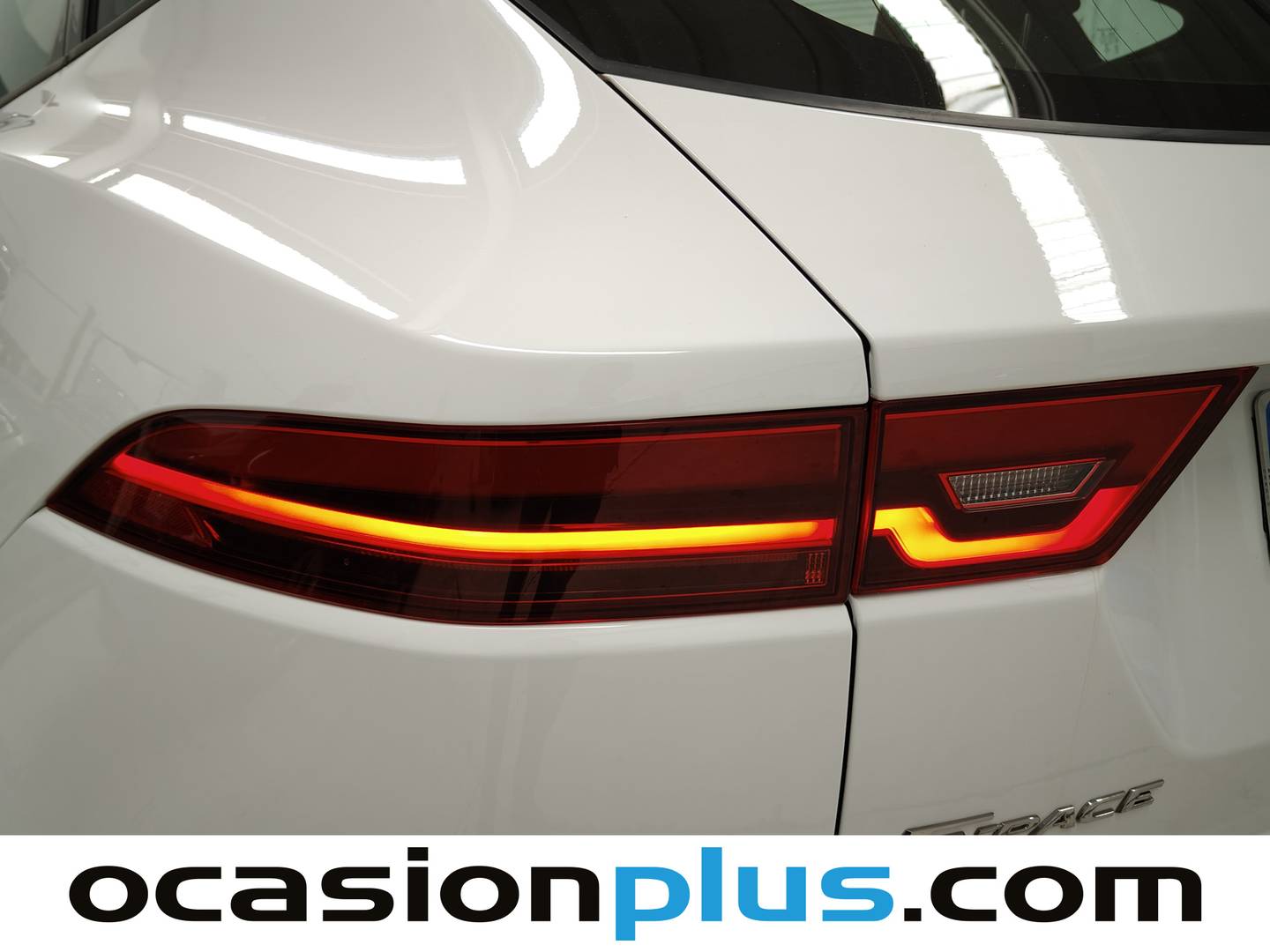 Foto Jaguar E-Pace Jaguar E-PACE 2.0P R-Dynamic 4WD Auto  (200 CV)