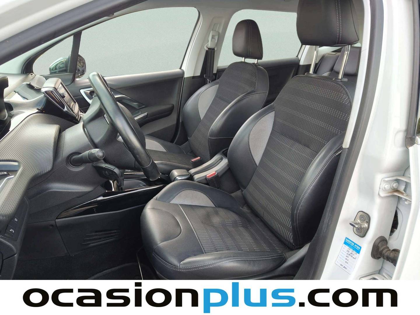Foto asientos delanteros Peugeot 2008 Peugeot 2008 PureTech 110 S&S Allure EAT6  (110 CV)