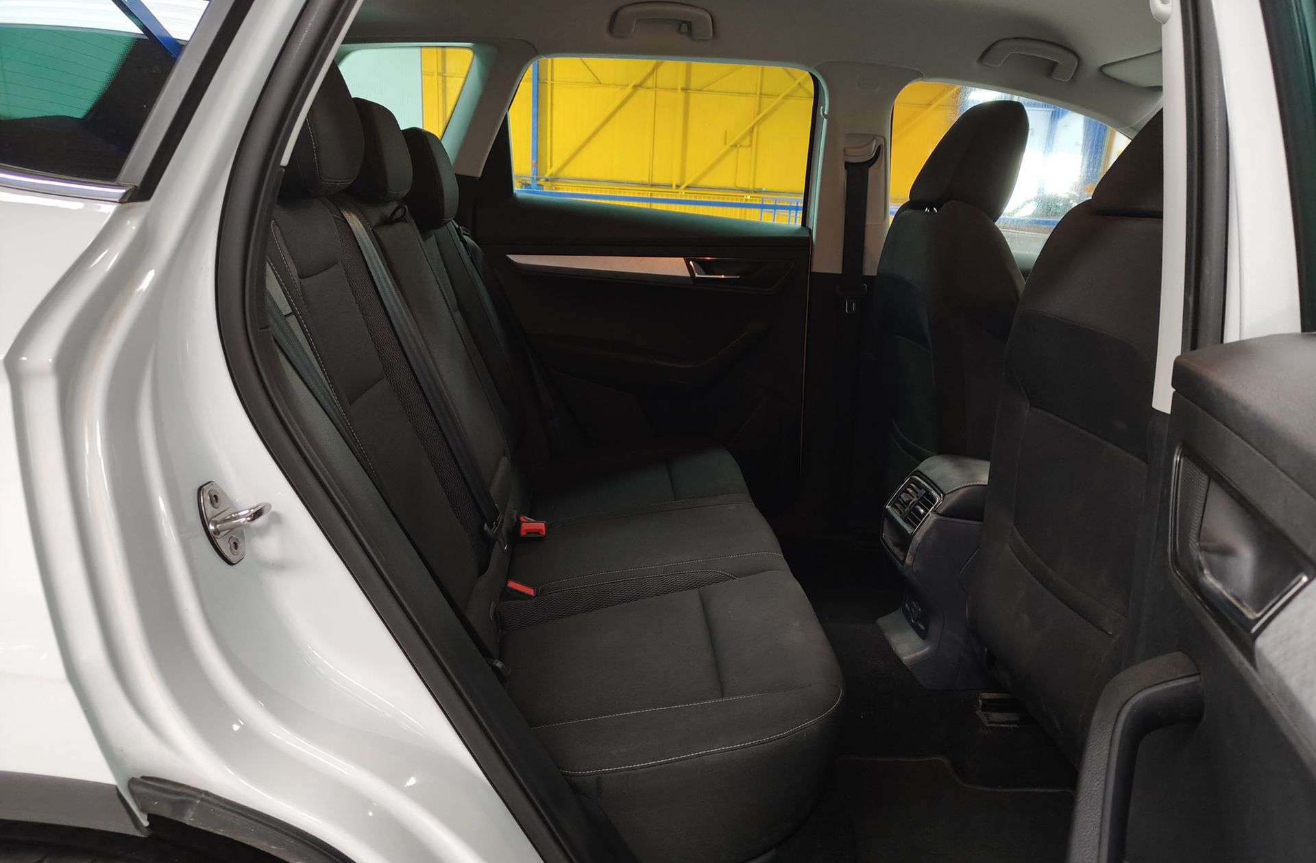 Škoda Karoq 2.0 TDI Selection - foto 17