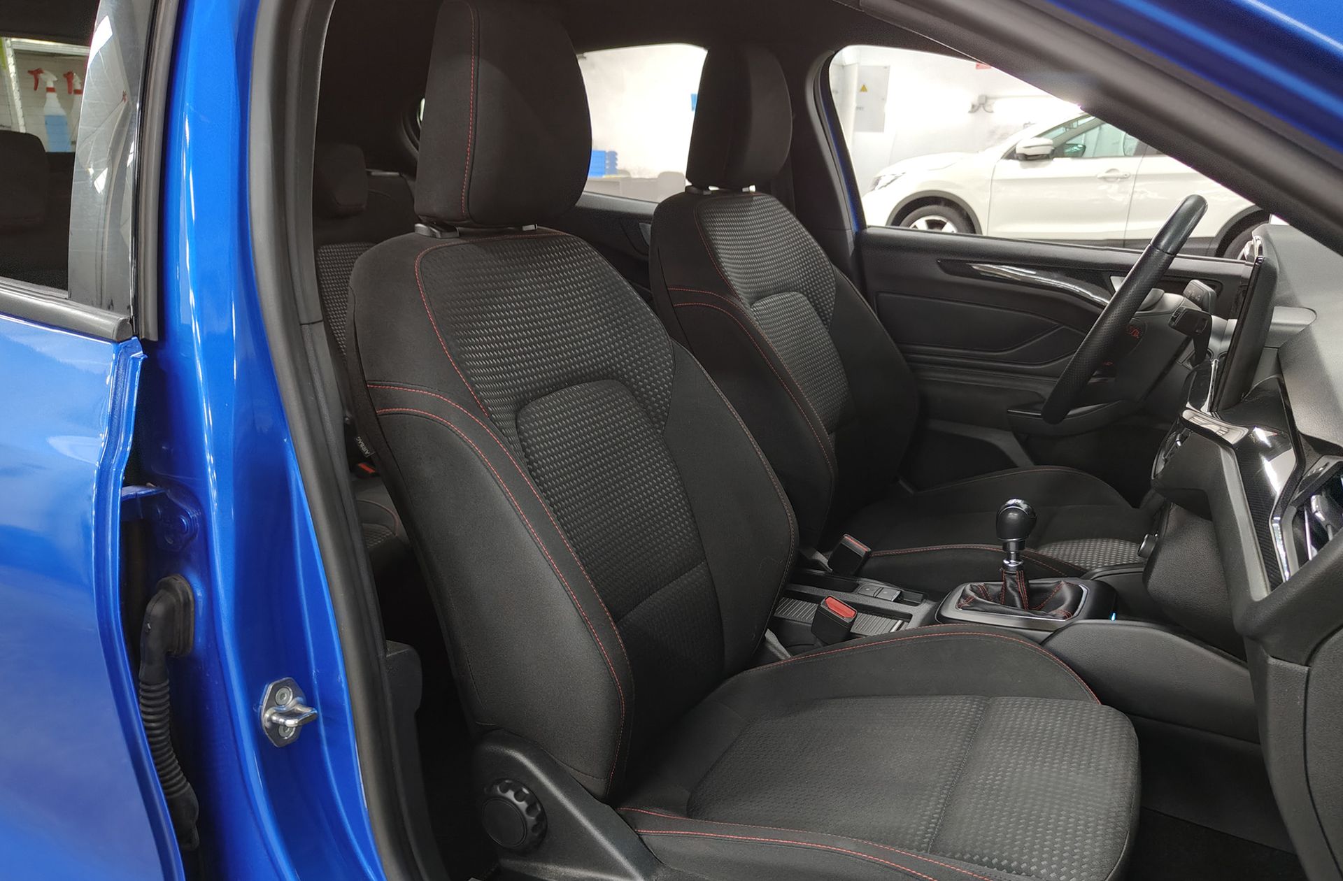 Ford Focus 1.0 EcoBoost MHEV ST-Line - foto 18