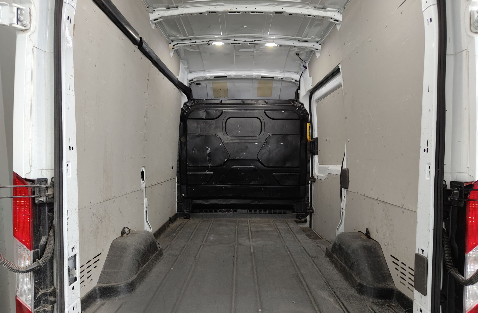 Ford Transit Furgon 350 MHEV L3H2 Trend RWD - foto 13