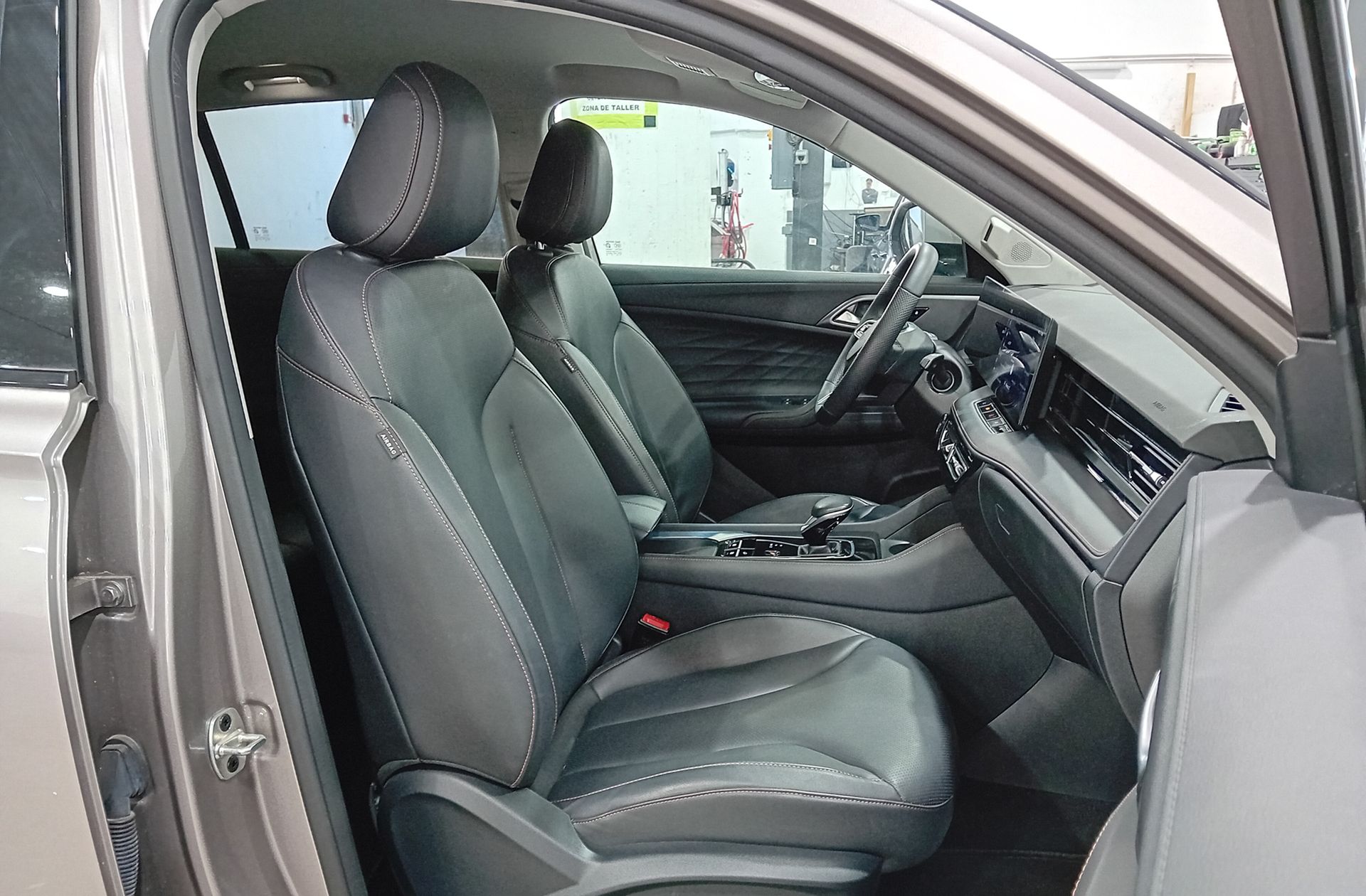 MG HS 1.5T Luxury DCT - foto 18