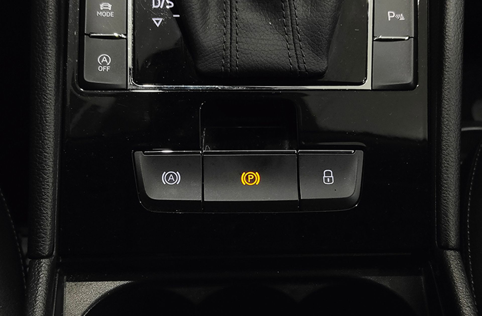 Škoda Superb 1.4 TSI Style DSG - foto 32