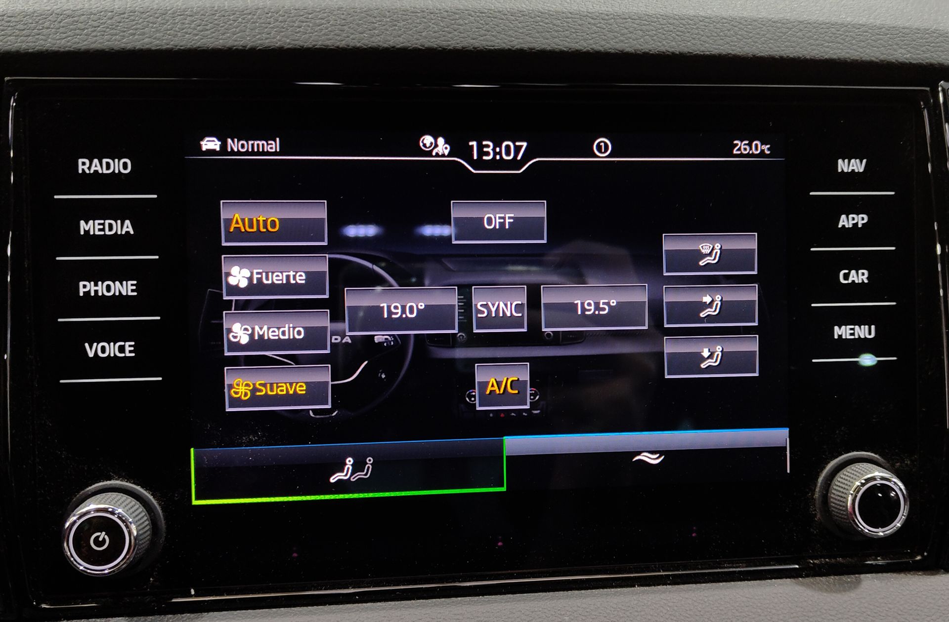 Škoda Karoq 1.5 TSI ACT Sportline DSG - foto 35
