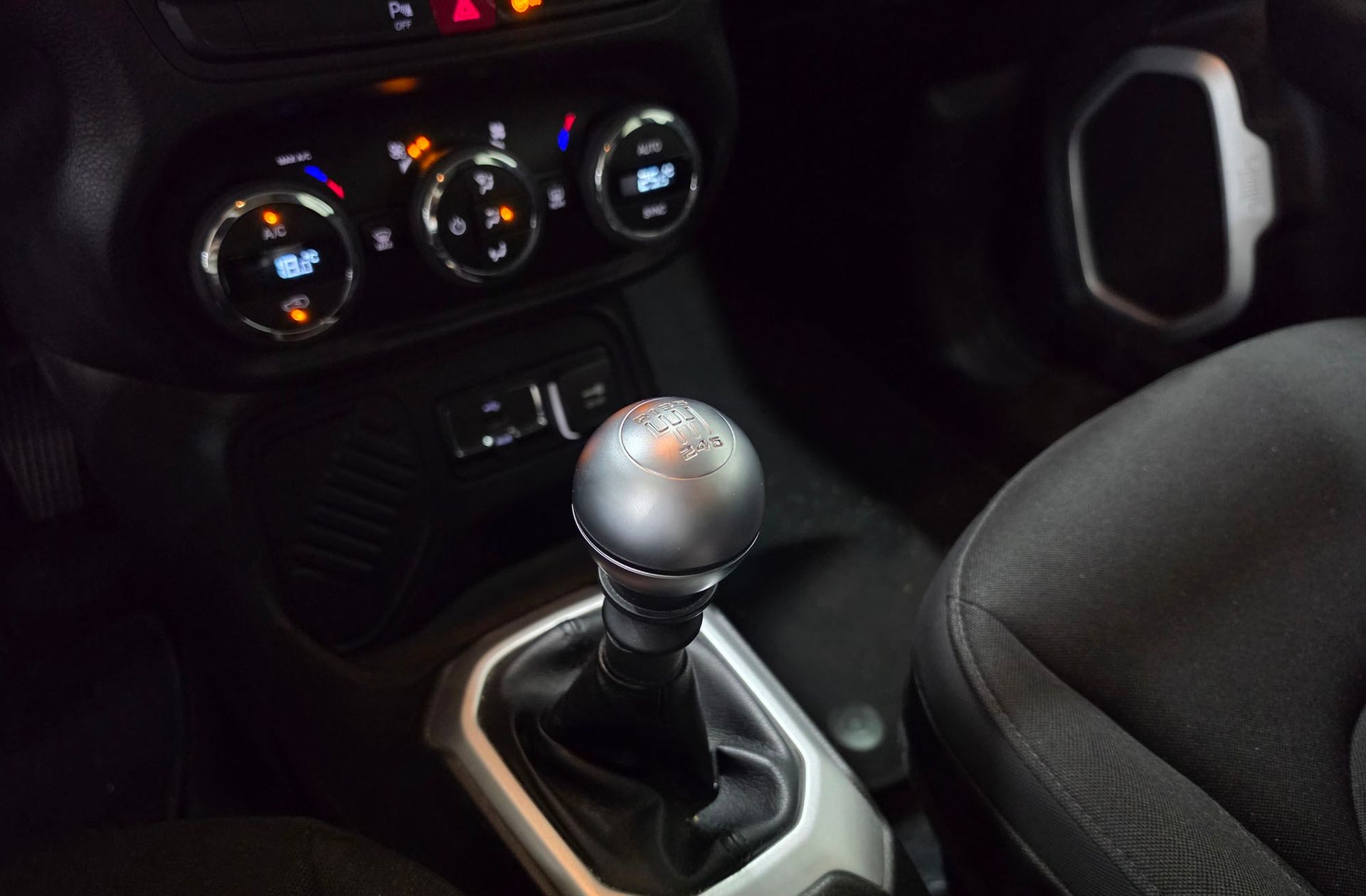 Jeep Renegade 1.6 MultiJet Limited 4x2 - foto 5