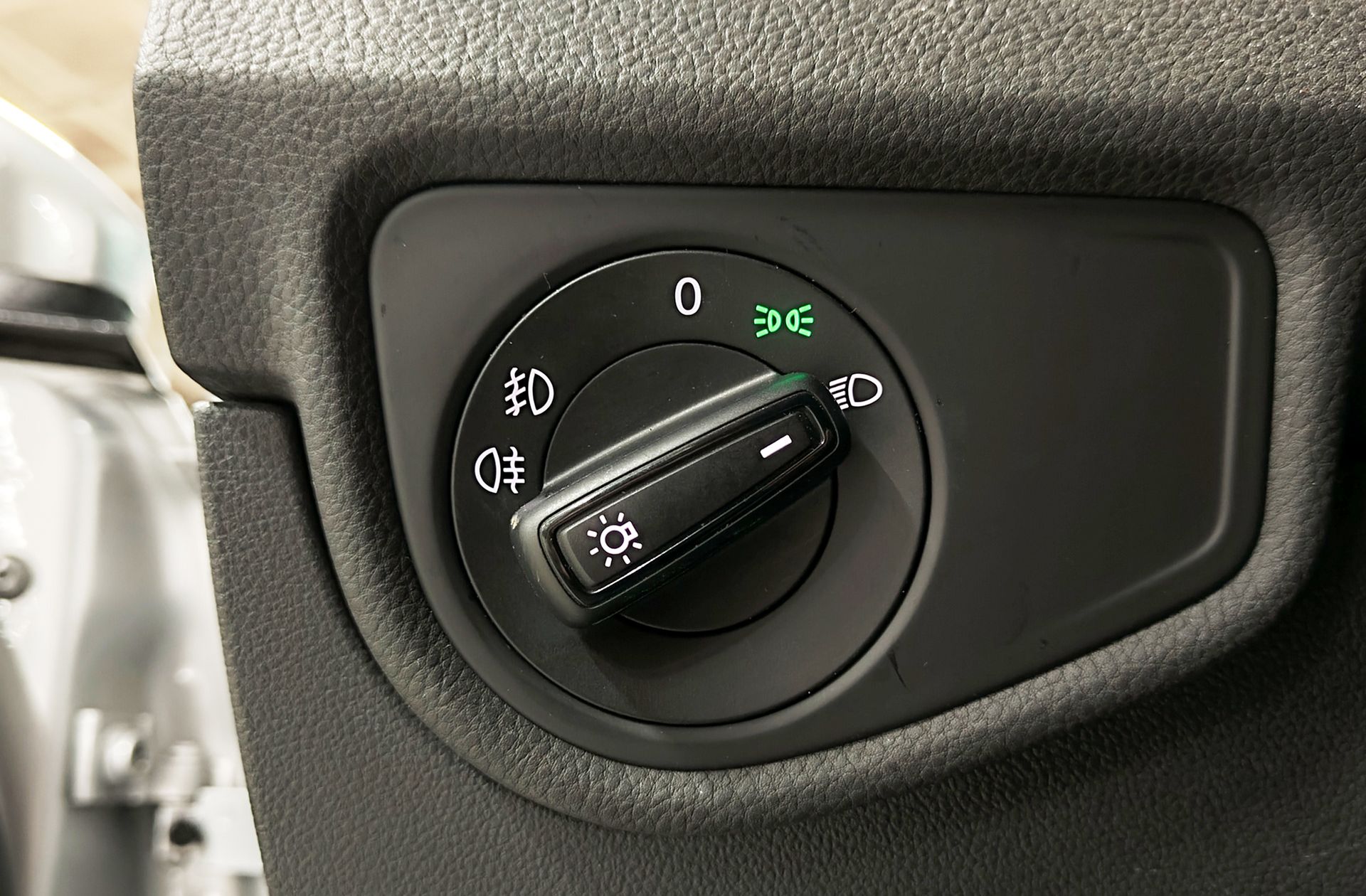 Volkswagen Touran Business Navi 1.5 TSI DSG - foto 25