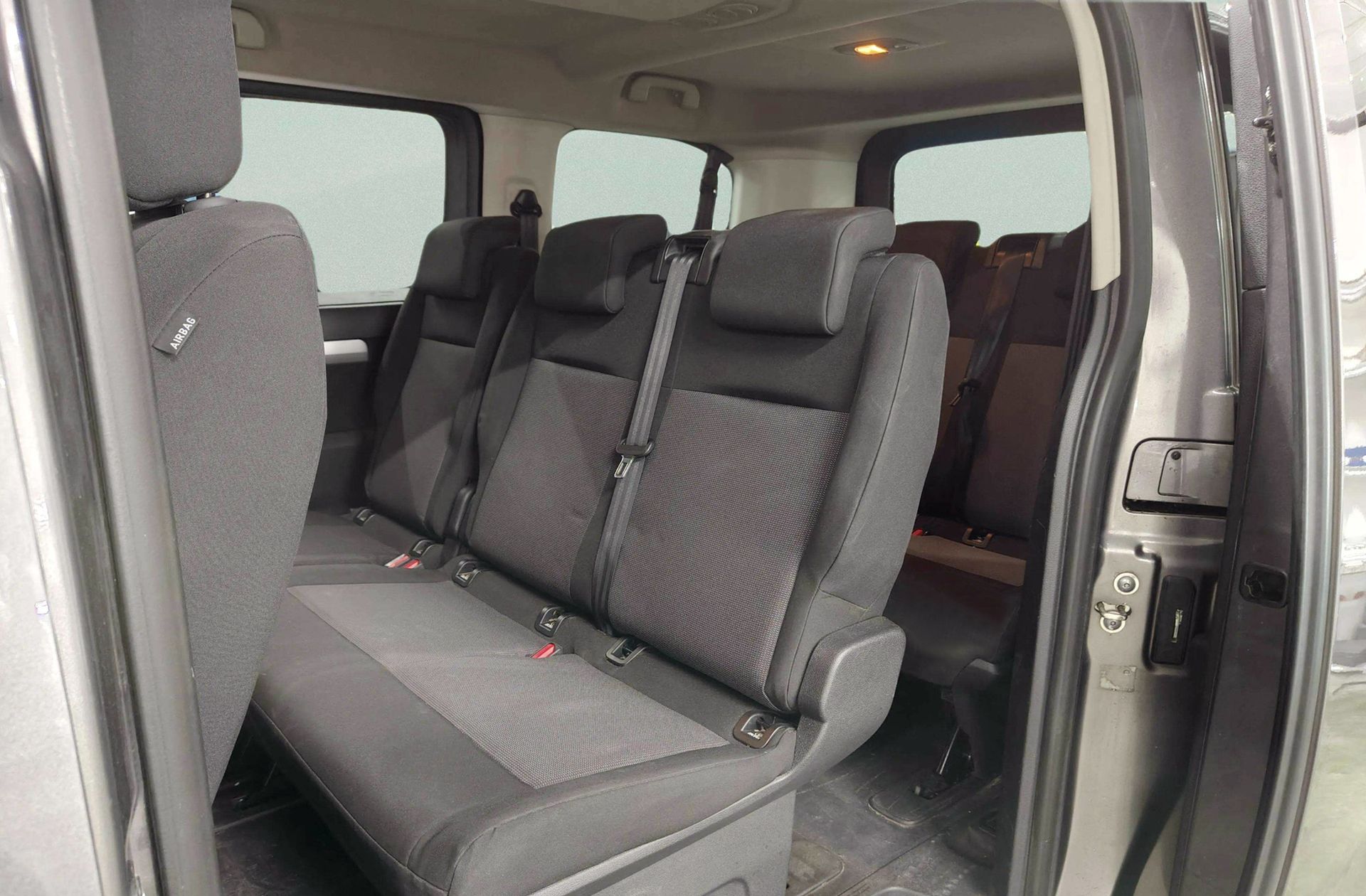 Peugeot Traveller 2.0 BlueHDi Business Standard 9 plazas - foto 13