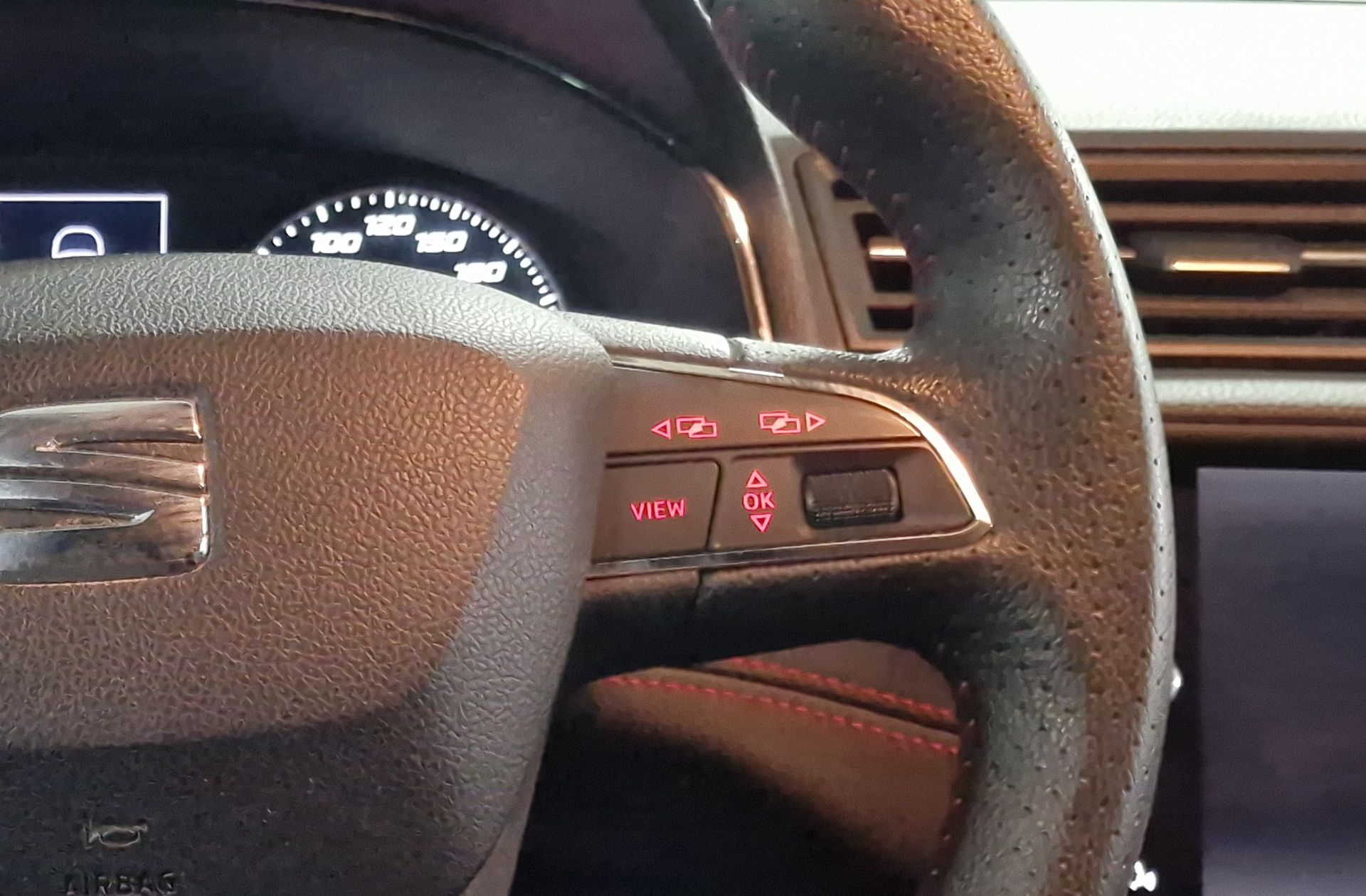 SEAT Arona 1.6 TDI Ecomotive FR - foto 33