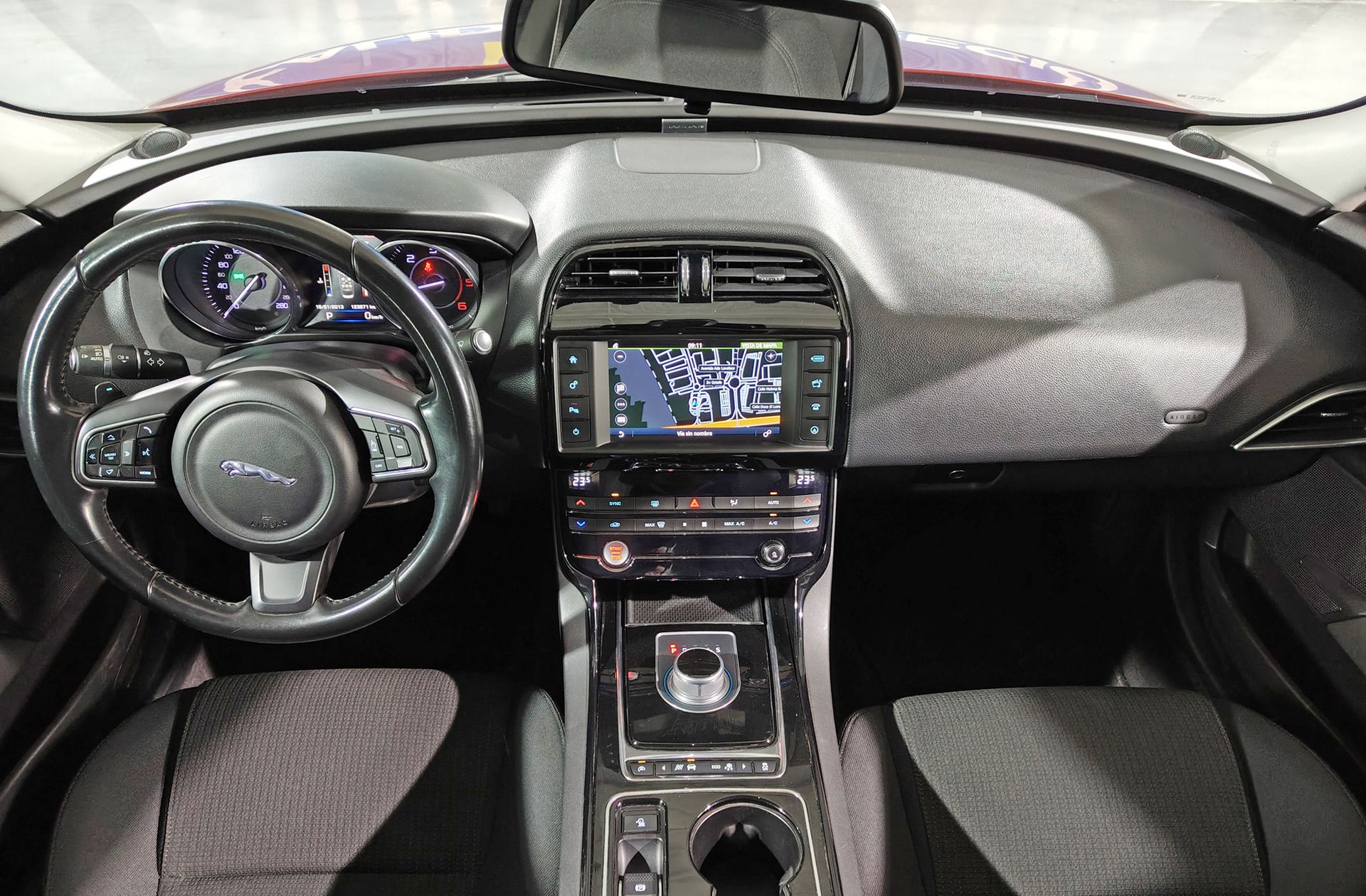 Jaguar XE 2.0 Diesel Pure RWD - foto 6
