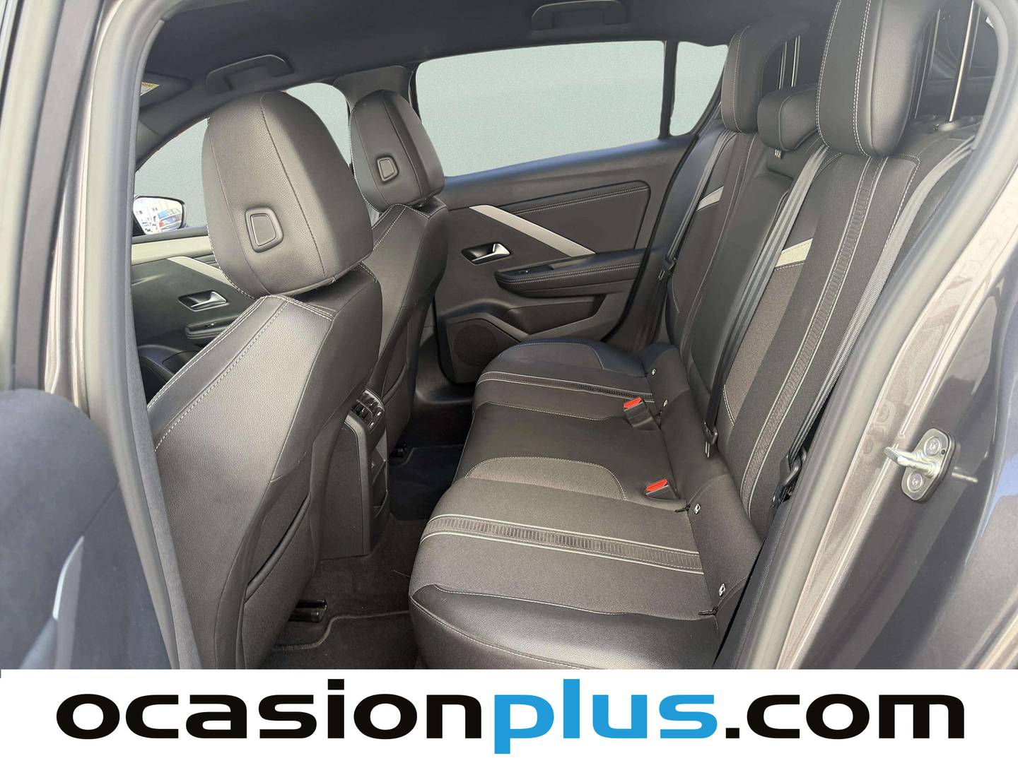 Foto asientos traseros Opel Astra Opel Astra 1.2 Turbo XHT GS (130 CV)
