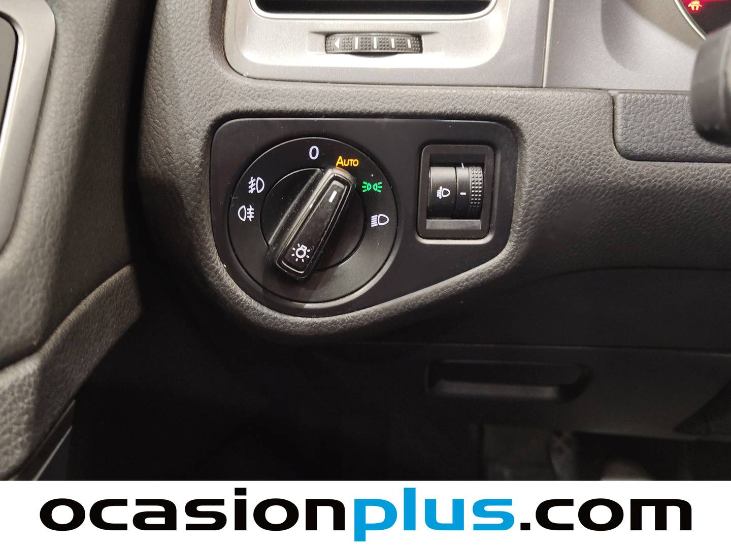 Equipamiento del Volkswagen Golf Volkswagen Golf Variant Business & Navi 1.6 TDI BMT (110 CV)