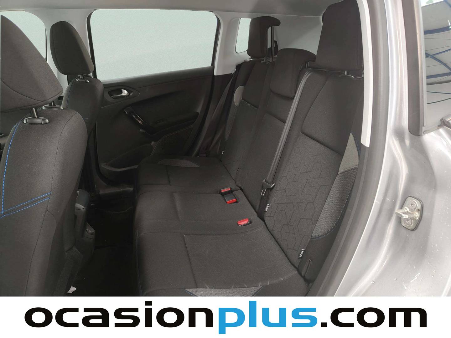 Foto asientos traseros Peugeot 2008 Peugeot 2008 BlueHDi 100 Signature (100 CV)