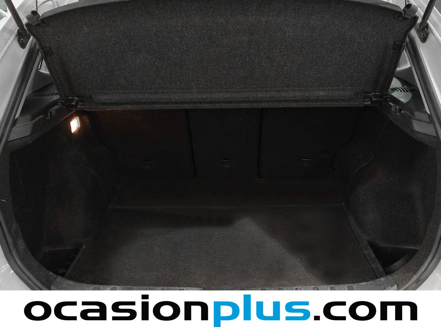 Fotos maletero BMW X1 BMW X1 sDrive18d (143 CV)