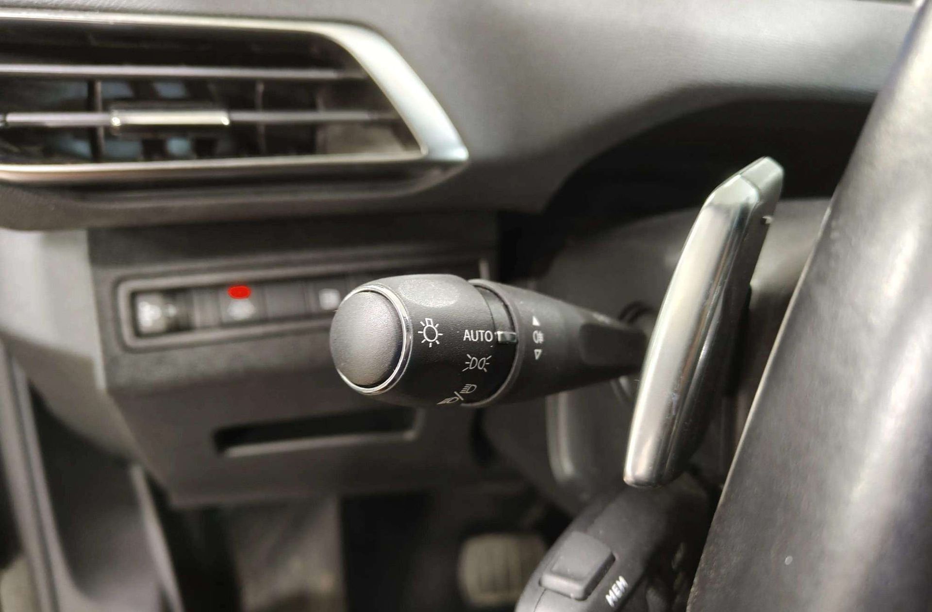 Peugeot 3008 300 Allure Pack e-EAT8 - foto 24