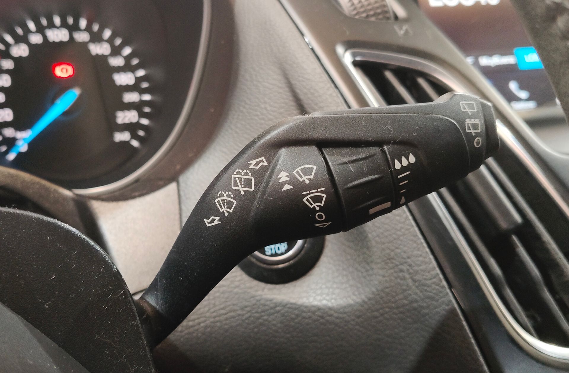 Ford Focus 1.0 EcoBoost ST-Line - foto 25