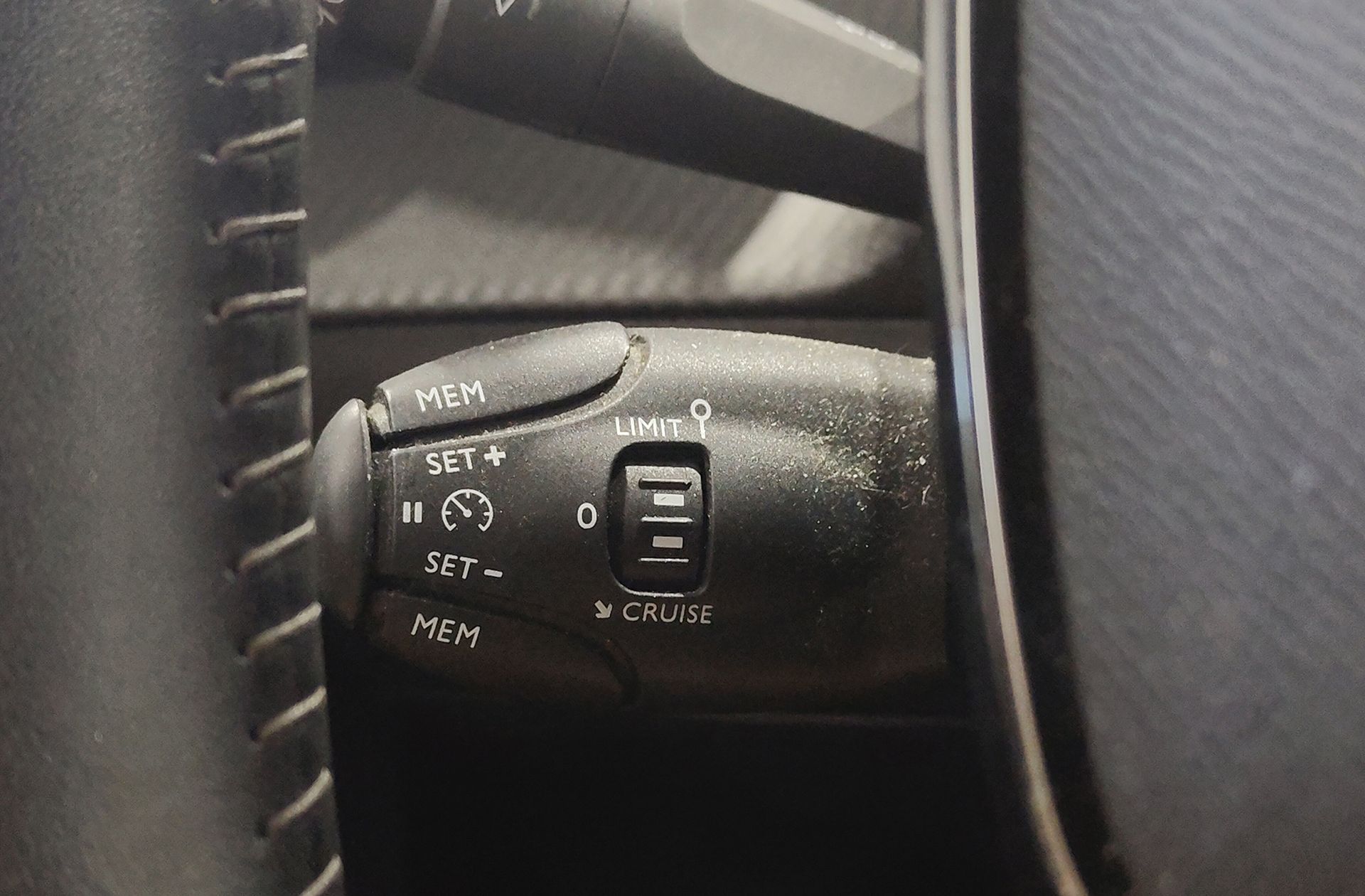 Peugeot 2008 PureTech 100 Active Pack - foto 25