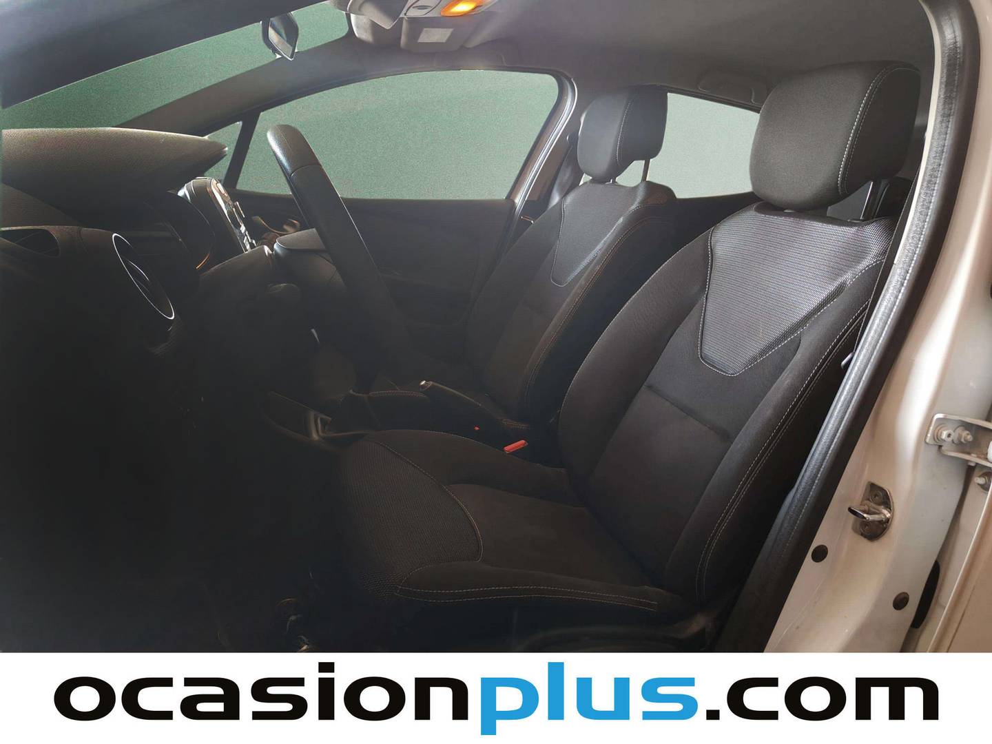 Foto asientos delanteros Renault Clio Renault Clio Business Energy dCi (75 CV)