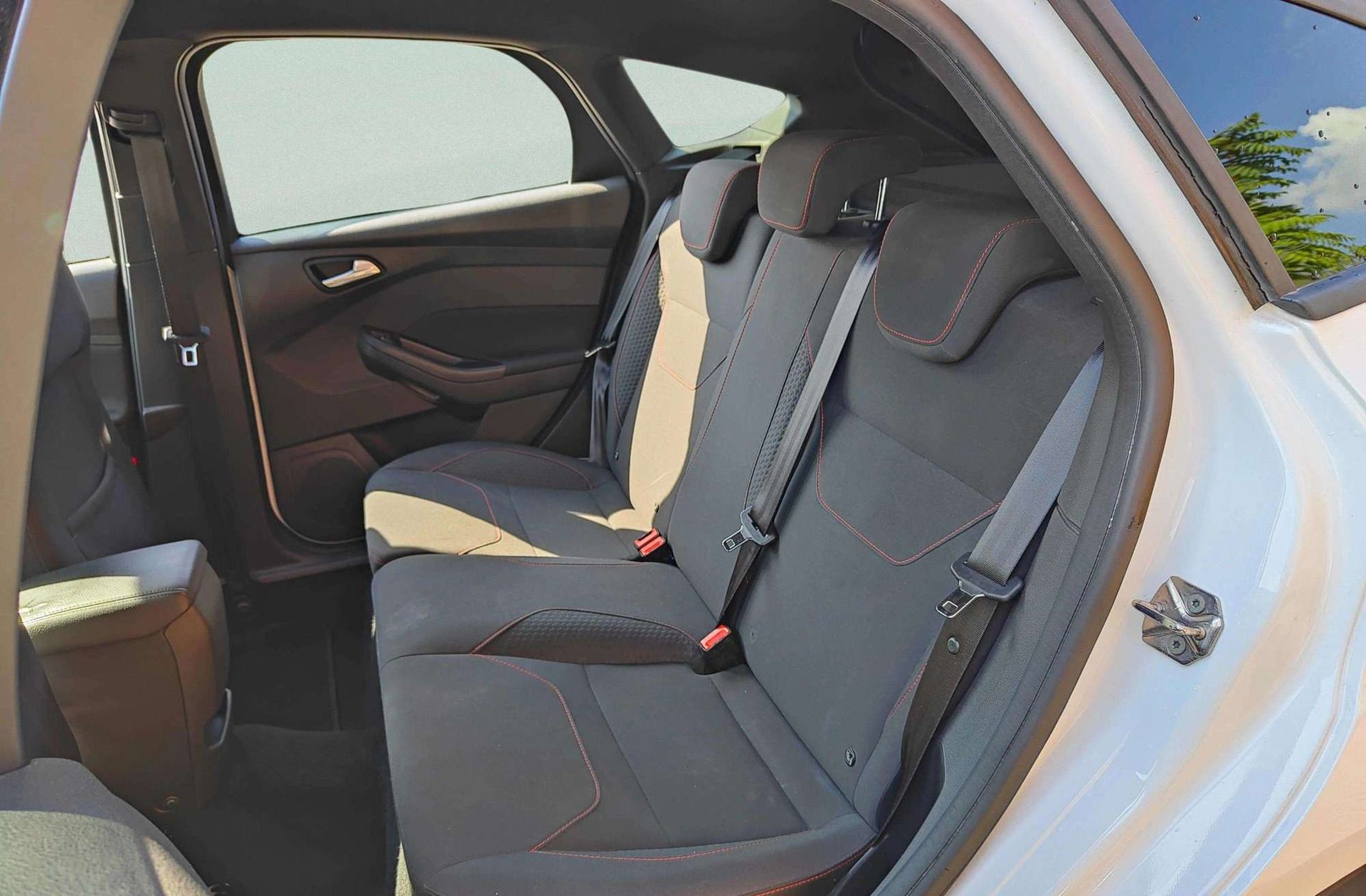 Ford Focus 1.0 EcoBoost ST-Line - foto 12