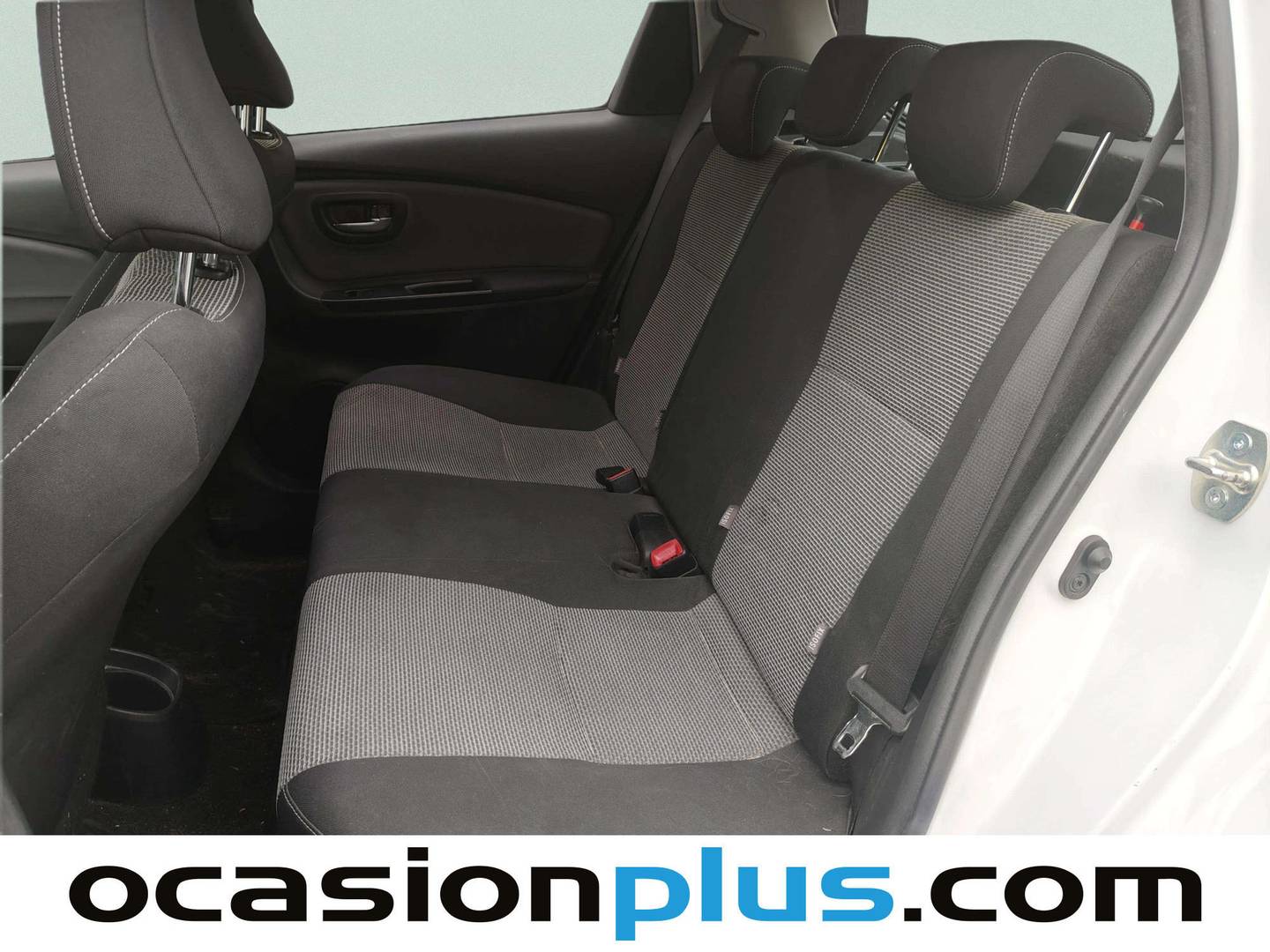 Foto asientos traseros Toyota Yaris Toyota Yaris 100H Advance (100 CV)