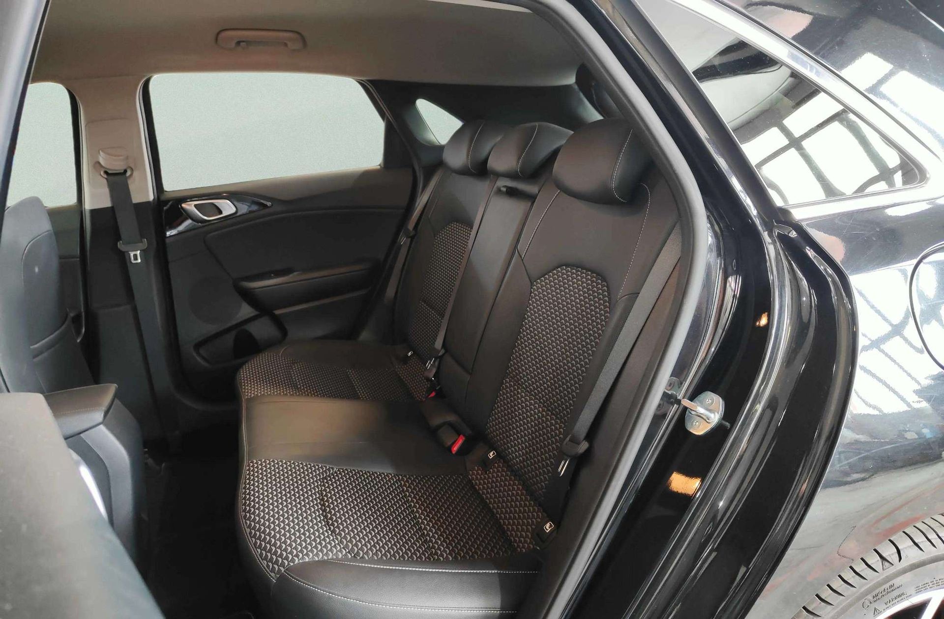 Kia Ceed 1.5 MHEV Tech DCT - foto 15