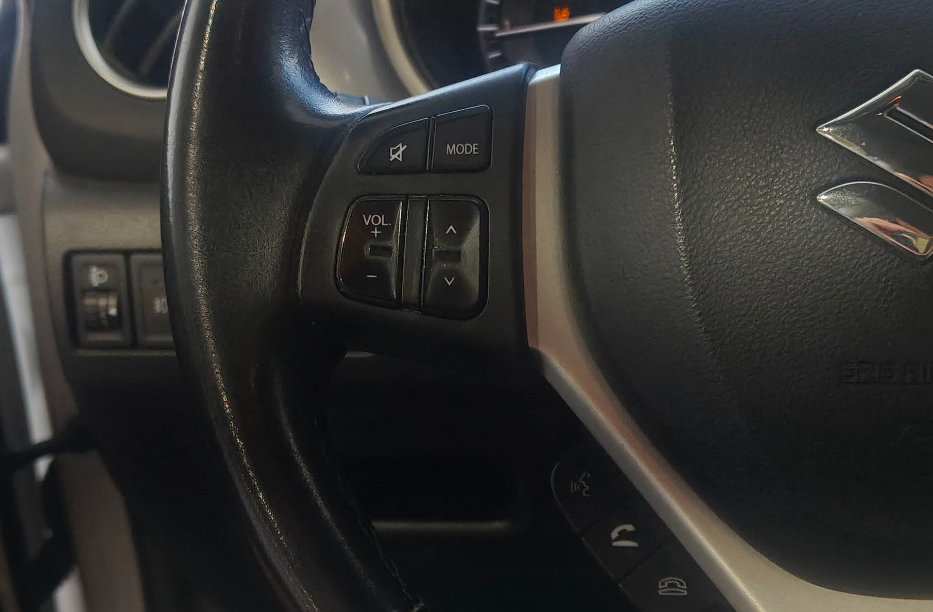 Suzuki Vitara 1.0 Turbo GLE 4WD - foto 25