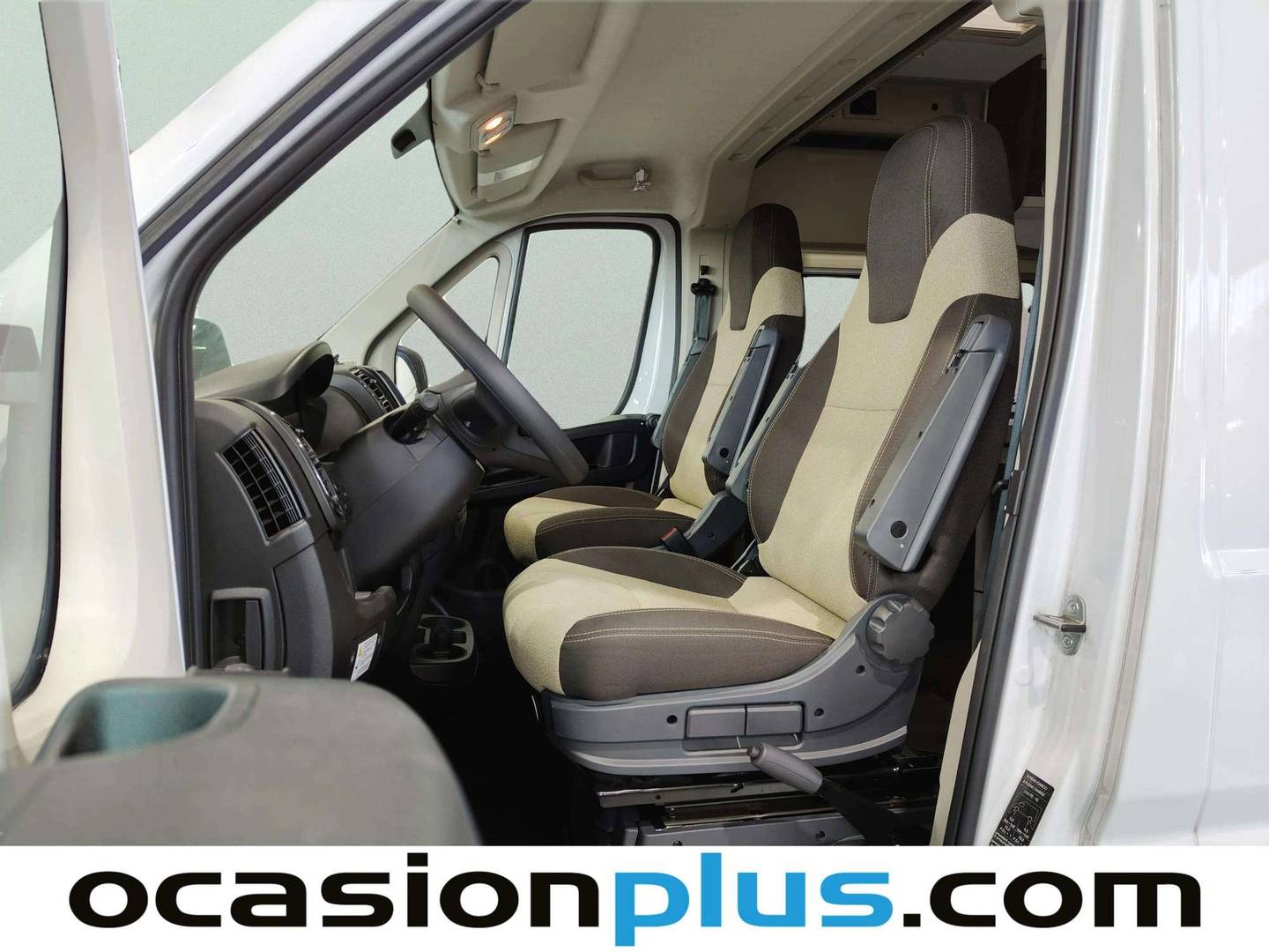 Foto asientos delanteros Benimar BENIVAN Benimar BENIVAN B120 ES (140 CV) 4 Plazas