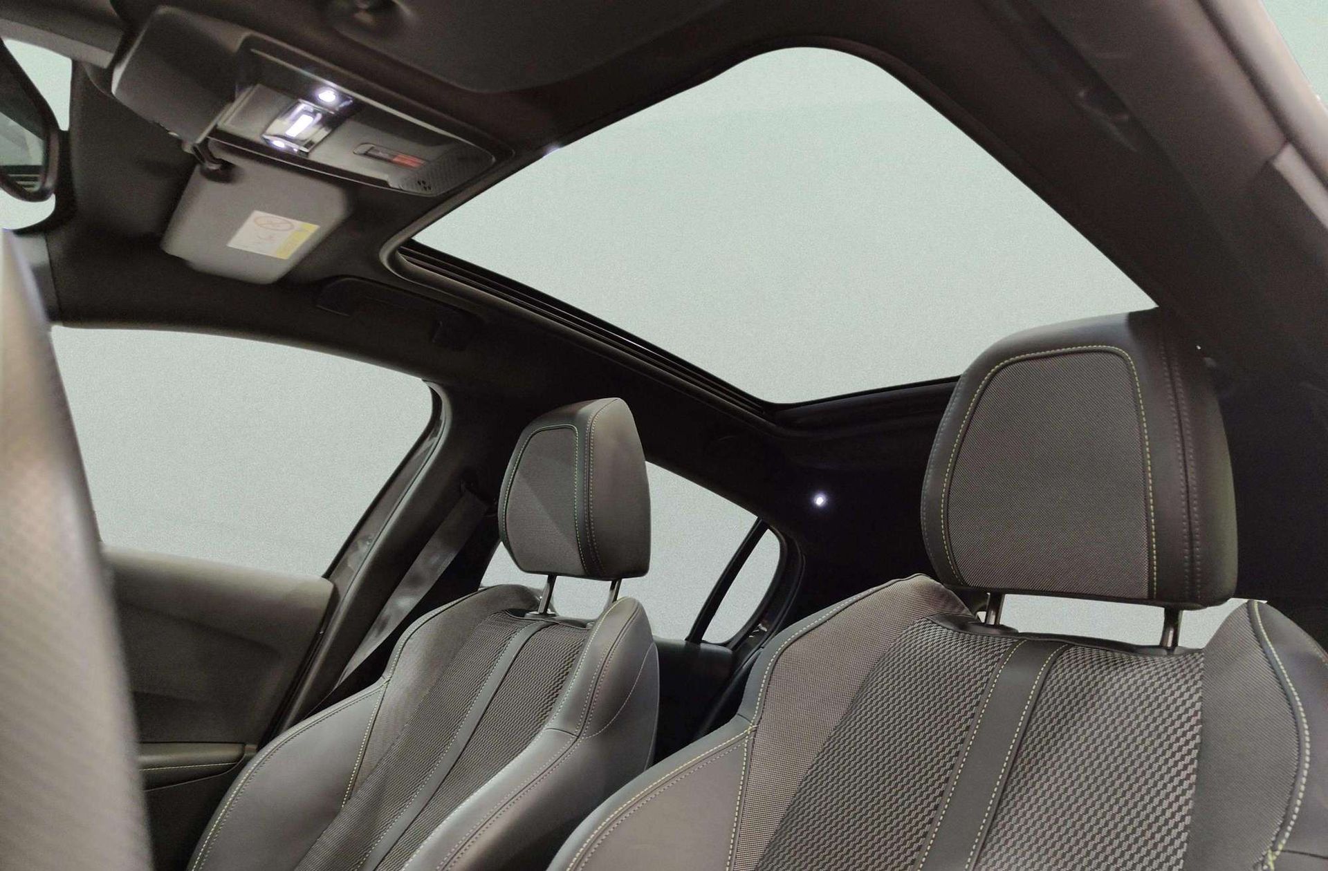 Peugeot 208 GT Hybrid eDCS6 - foto 7