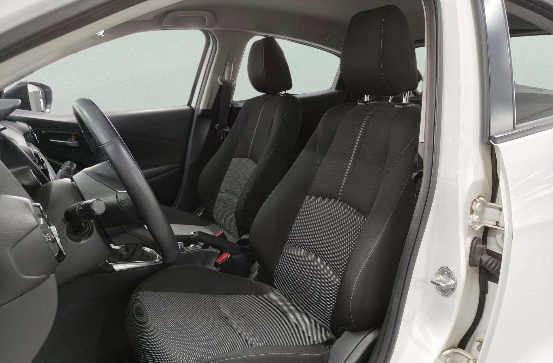 Mazda Mazda2 1.5 DE Luxury - foto 10