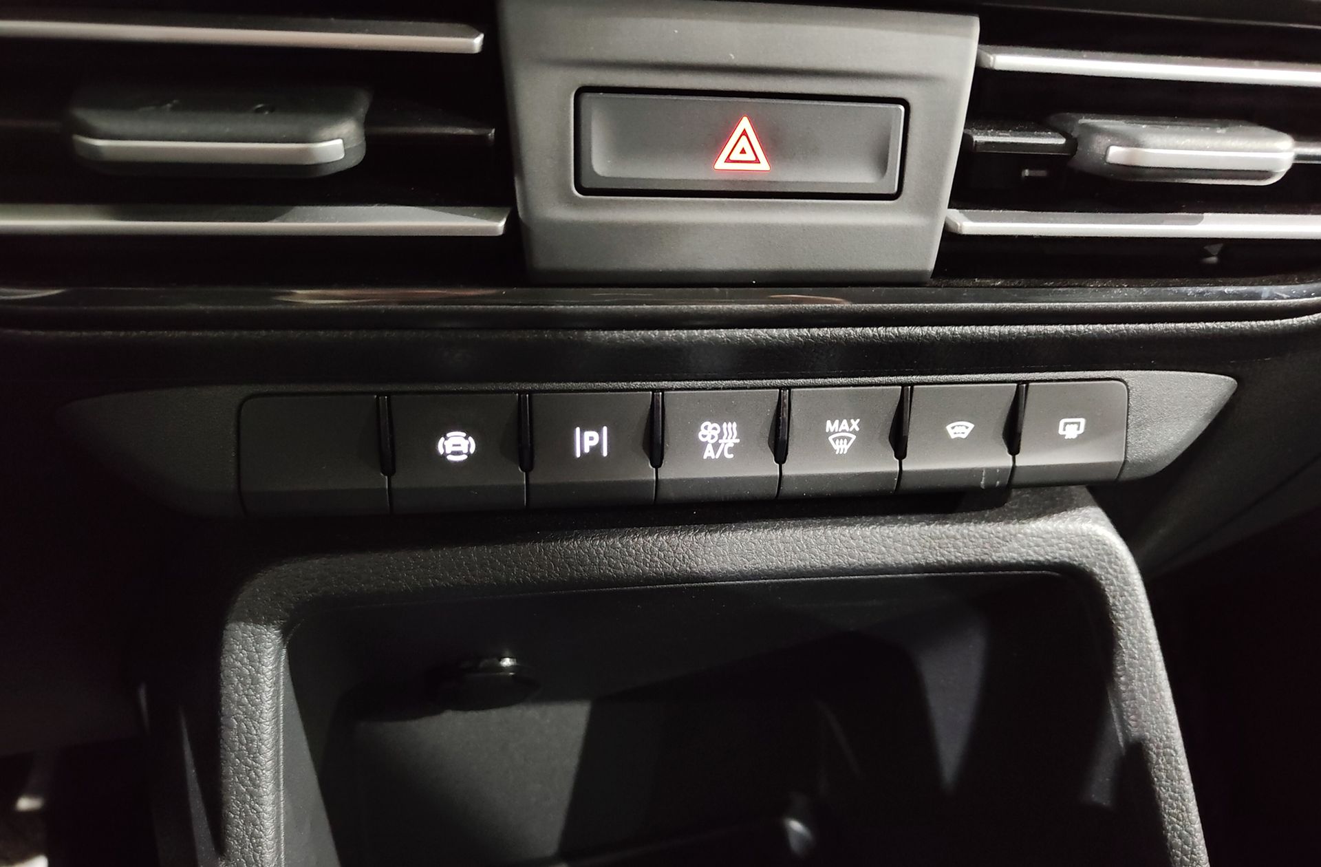 Ford Grand Tourneo Connect 2.0 EcoBlue Titanium - foto 34