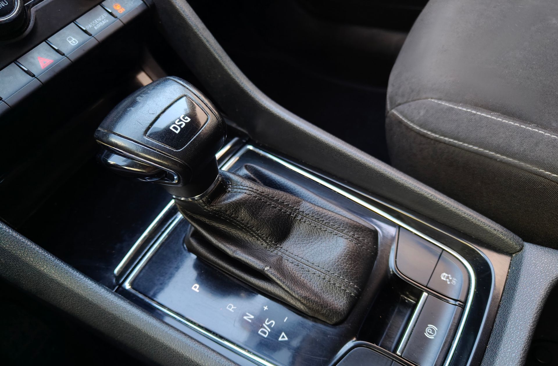 Škoda Karoq 1.5 TSI ACT Ambition DSG - foto 5
