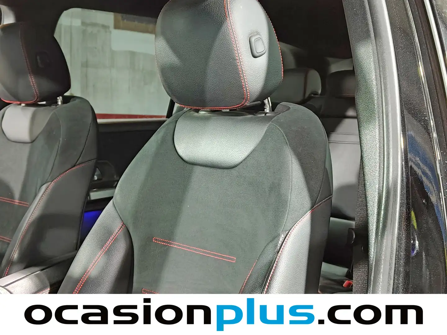 Foto Mercedes GLB Mercedes-Benz GLB 200 d (150 CV) Pack AMG