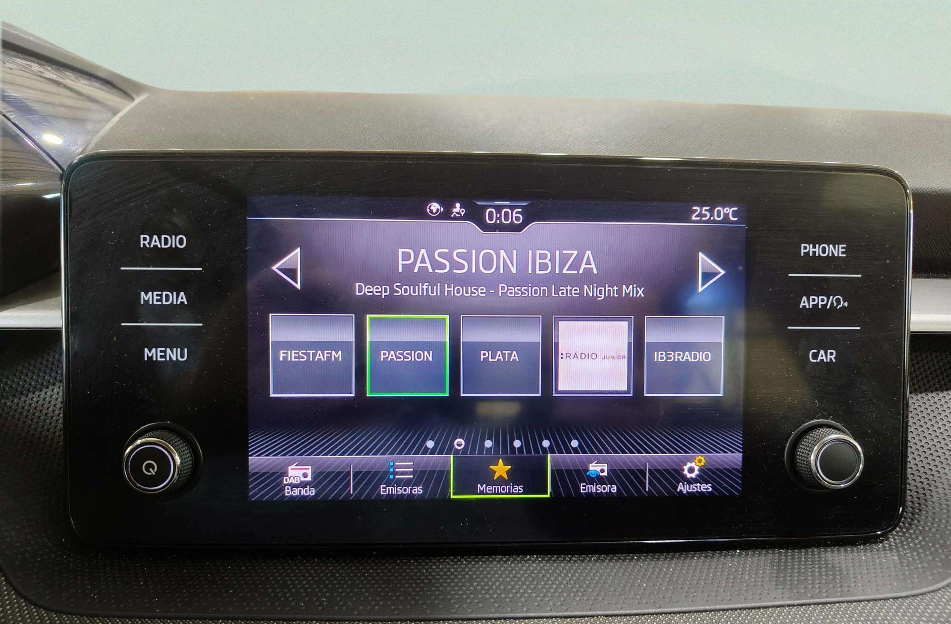 Škoda Fabia 1.0 TSI Ambition - foto 28