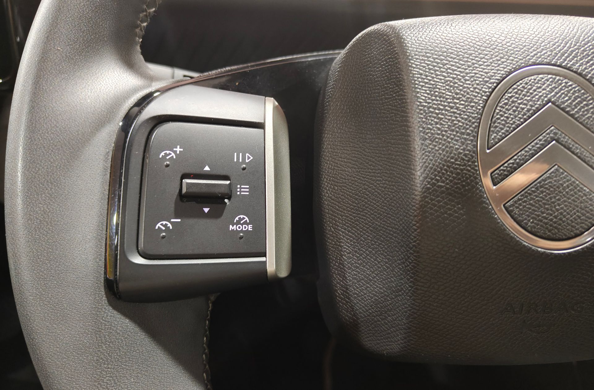 Citroën C3 Aircross Hybrid 145 Plus e-DCS6 - foto 24