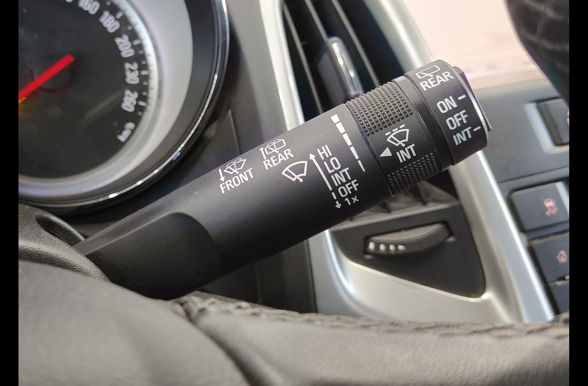 Opel Astra 2.0 CDTi Selective - foto 25