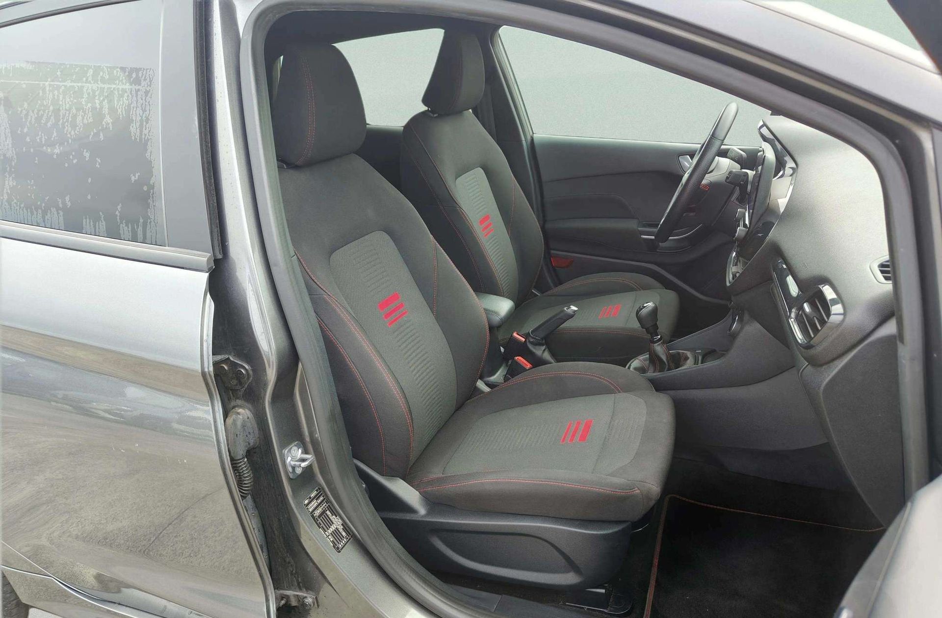 Ford Fiesta 1.0 EcoBoost MHEV ST-Line - foto 22