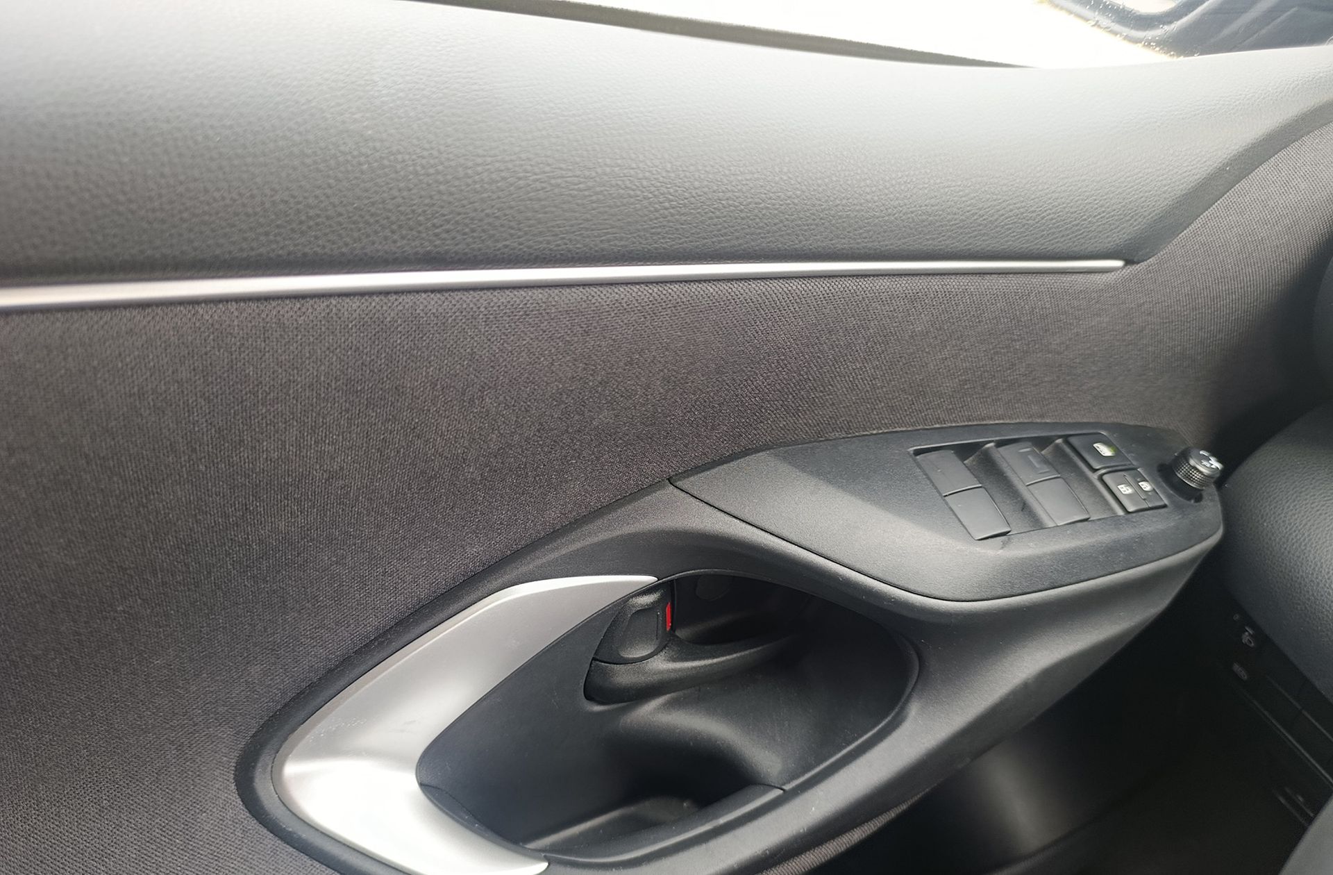 Toyota Yaris 120H Active Plus - foto 34