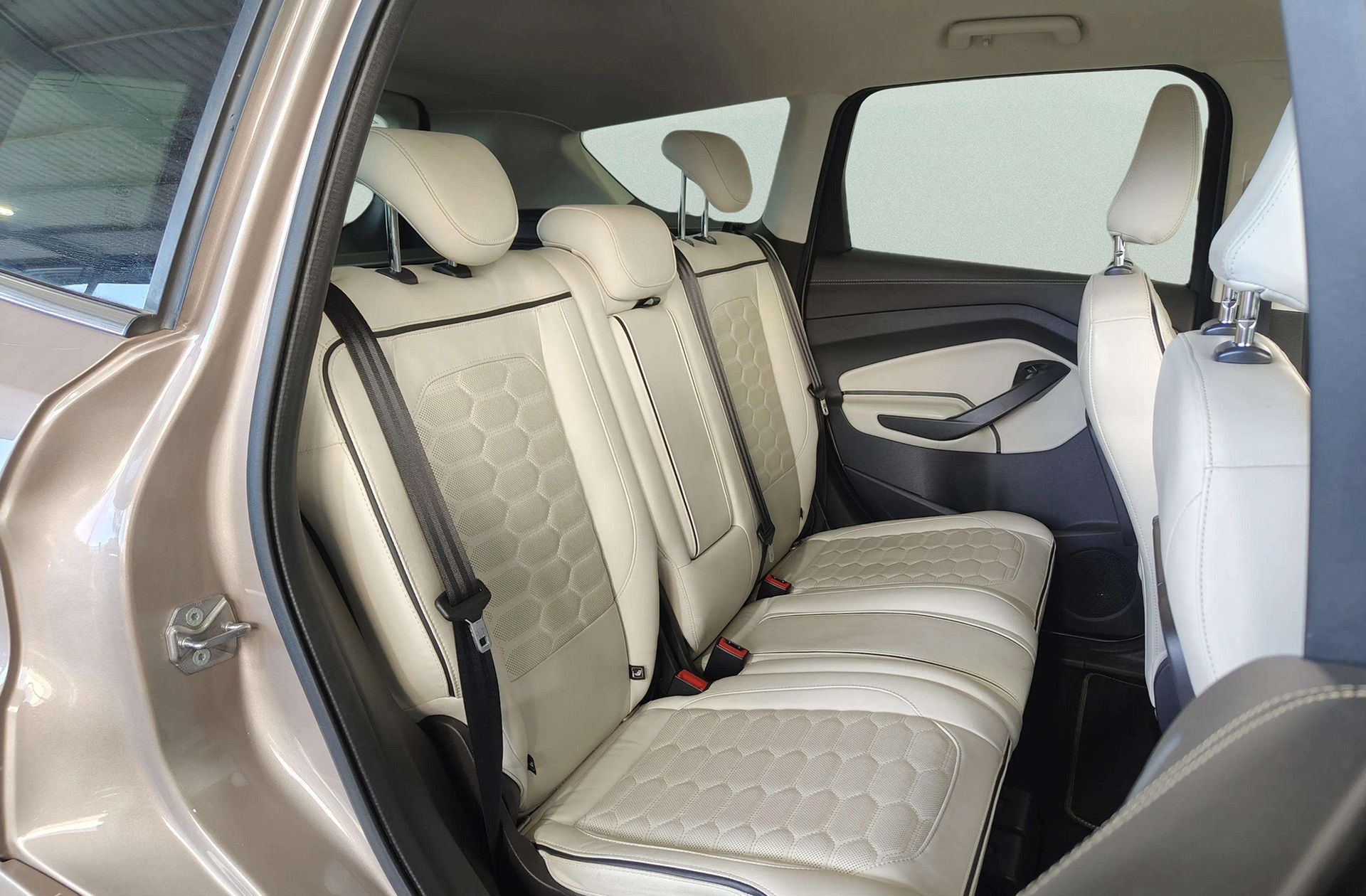 Ford Kuga 2.0 TDCi Vignale 4x4 Powershift - foto 19