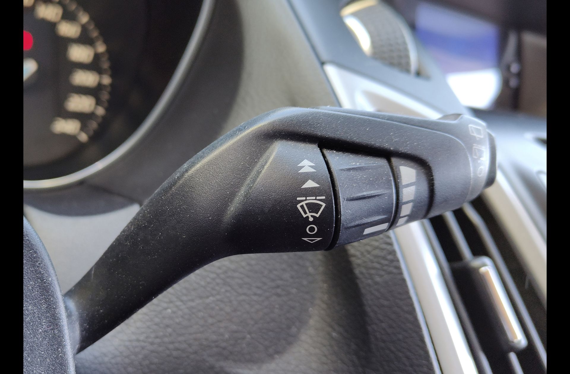 Ford Focus 1.0 EcoBoost Trend - foto 23