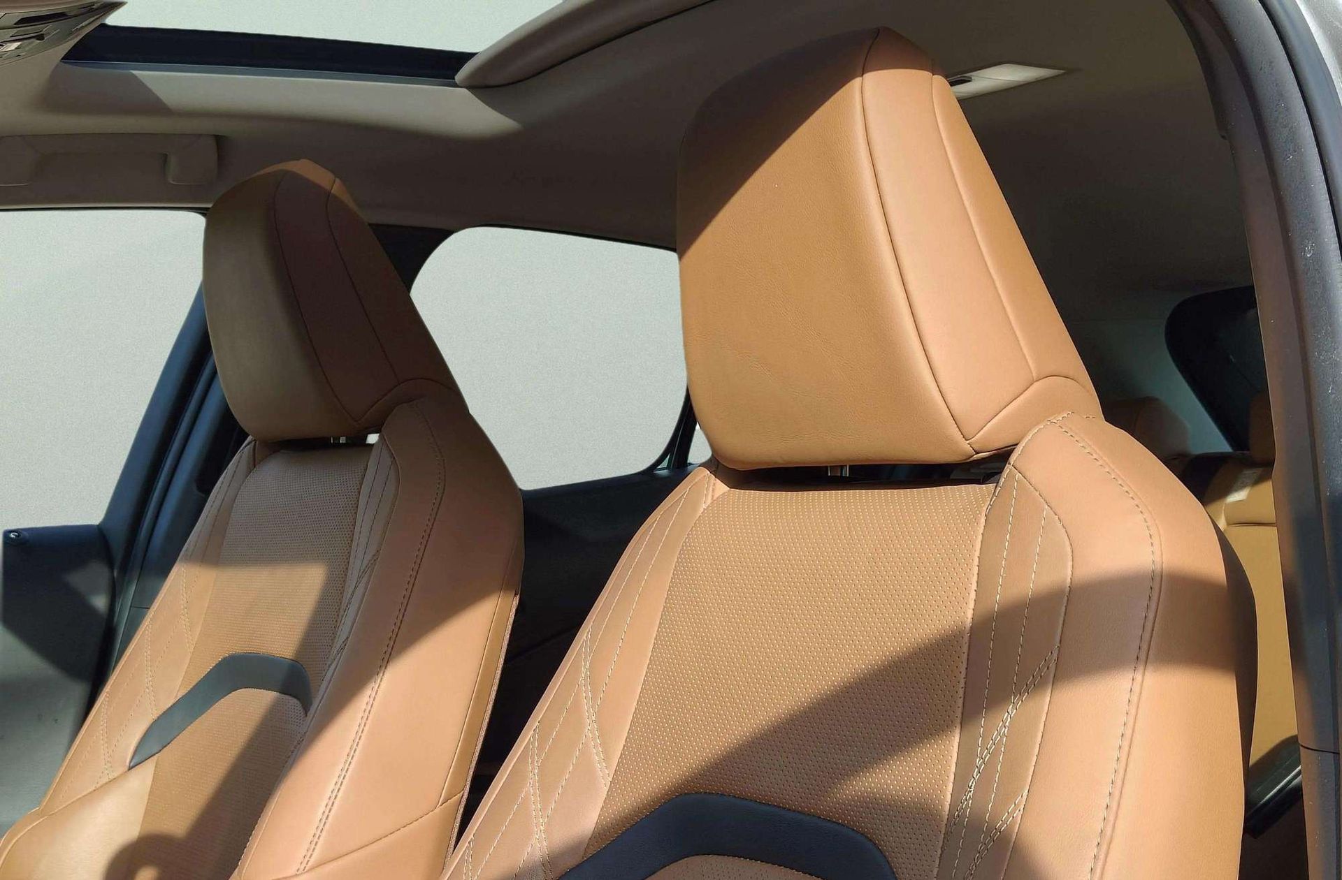 Lexus UX 250h Luxury - foto 13