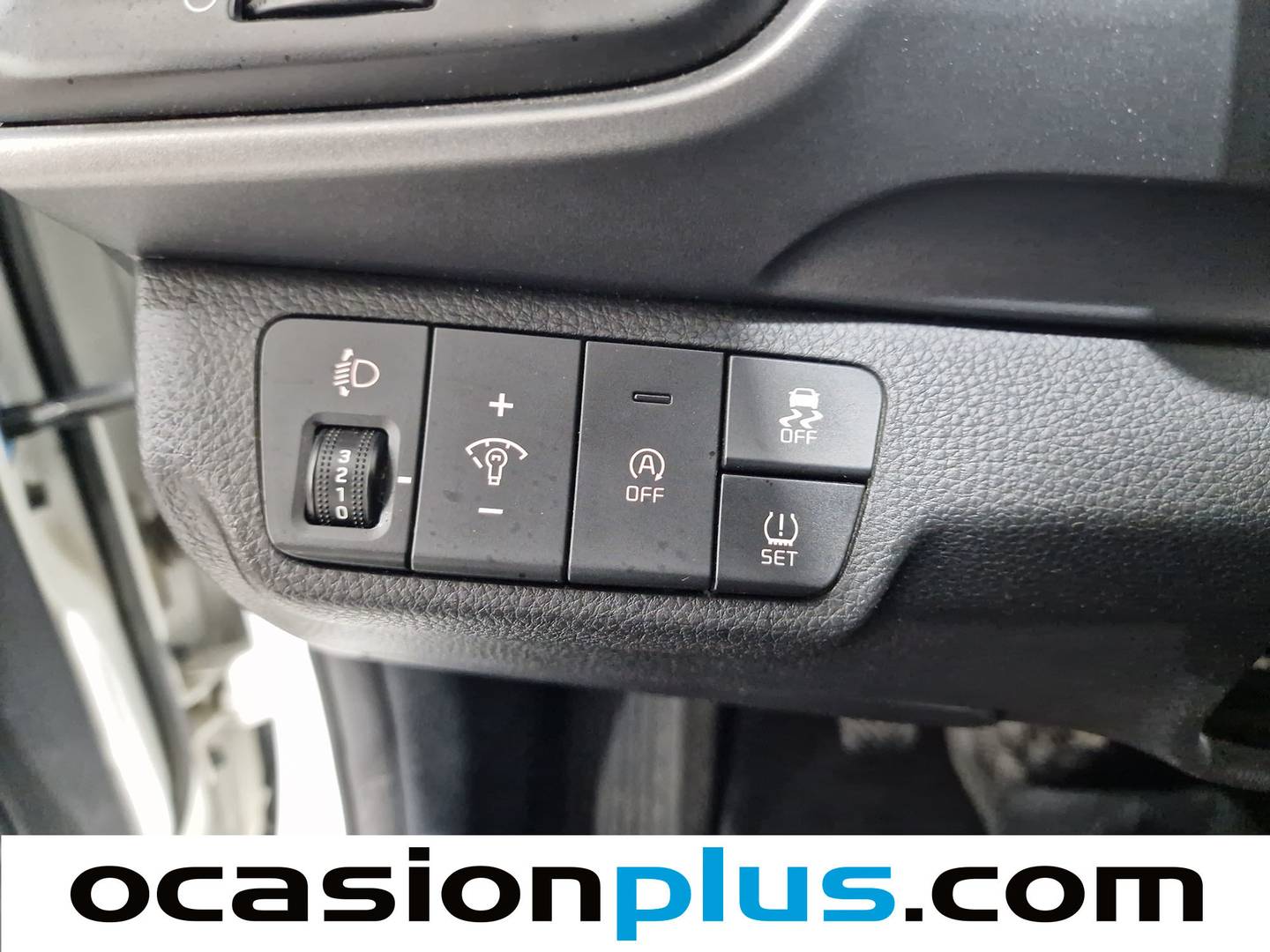 Foto KIA Stonic Kia Stonic 1.0 T-GDi MHEV Concept (100 CV)