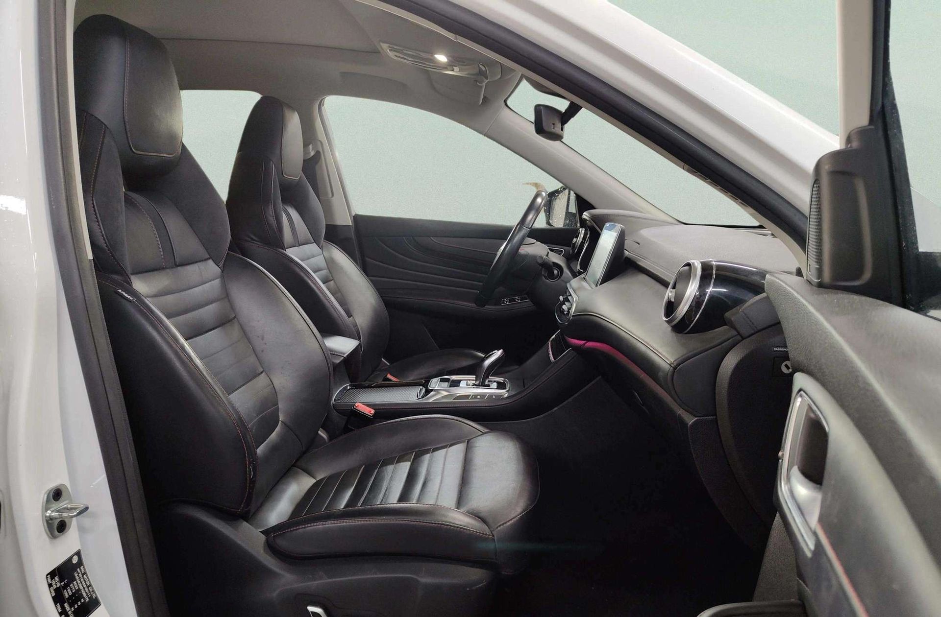 MG HS 1.5 Turbo GDI Luxury DCT - foto 29