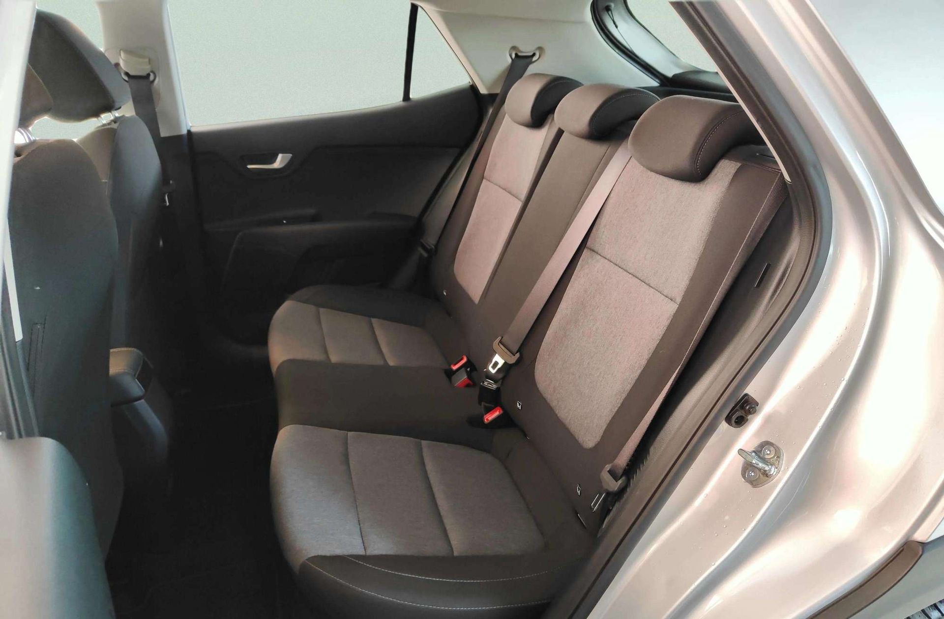 Kia Stonic 1.0 T-GDi MHEV Concept - foto 13