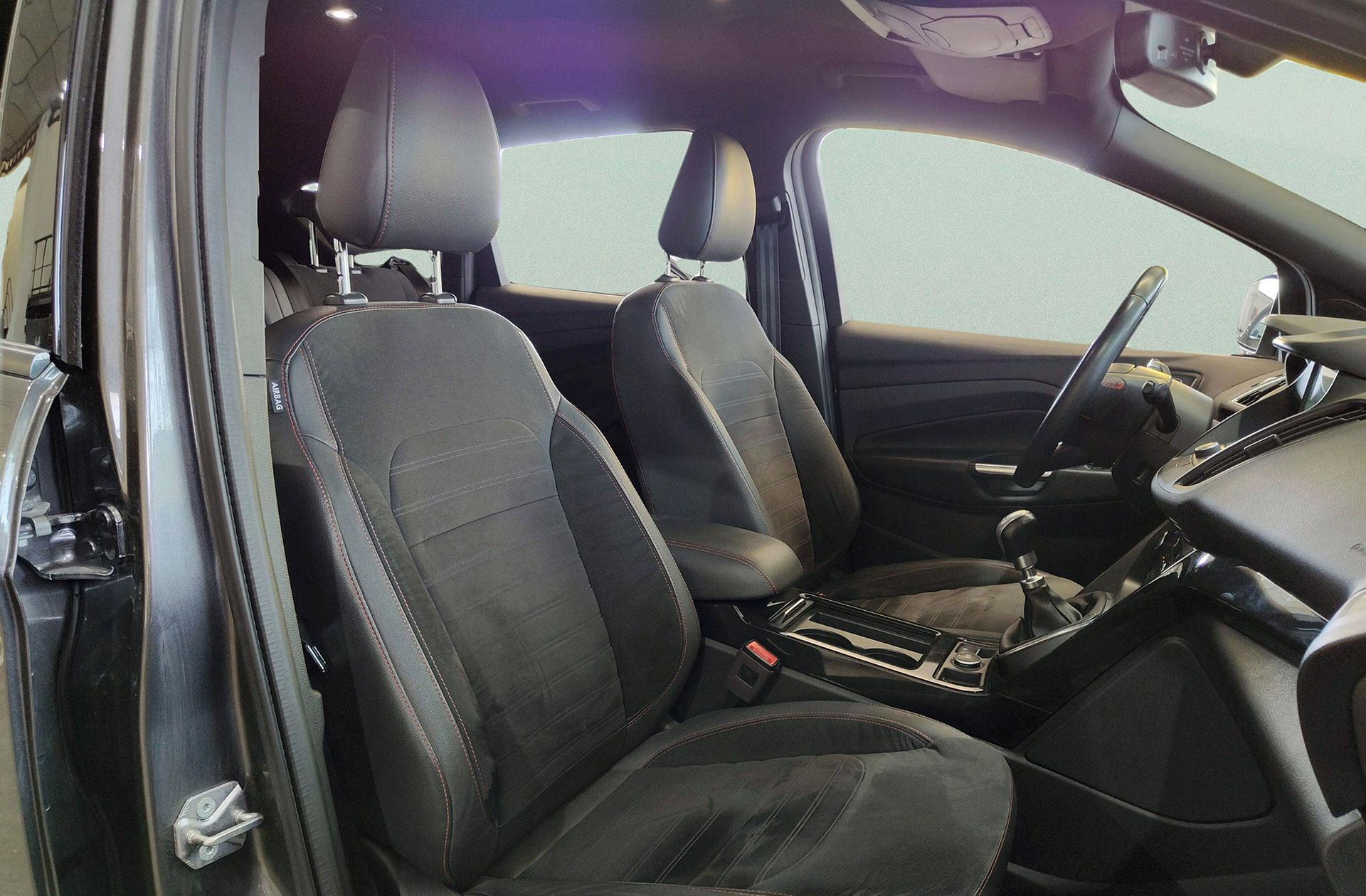 Ford Kuga 1.5 EcoBoost ST-Line 4x2 - foto 16