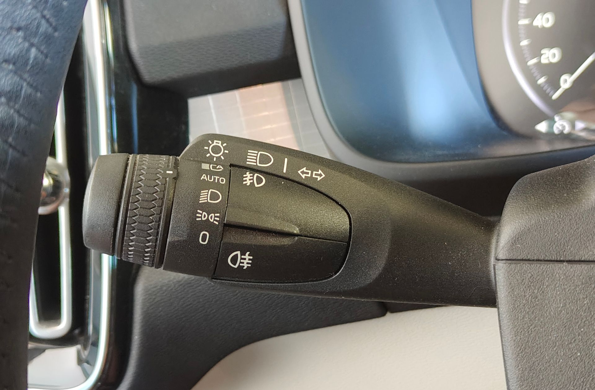 Volvo XC40 T3 Momentum - foto 26