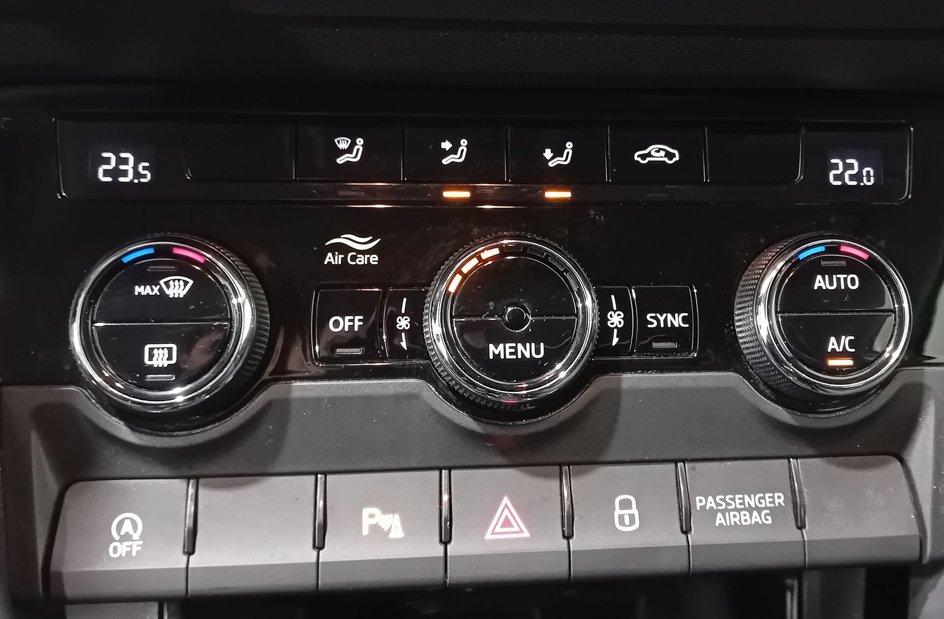 Škoda Karoq 2.0 TDI Selection - foto 31