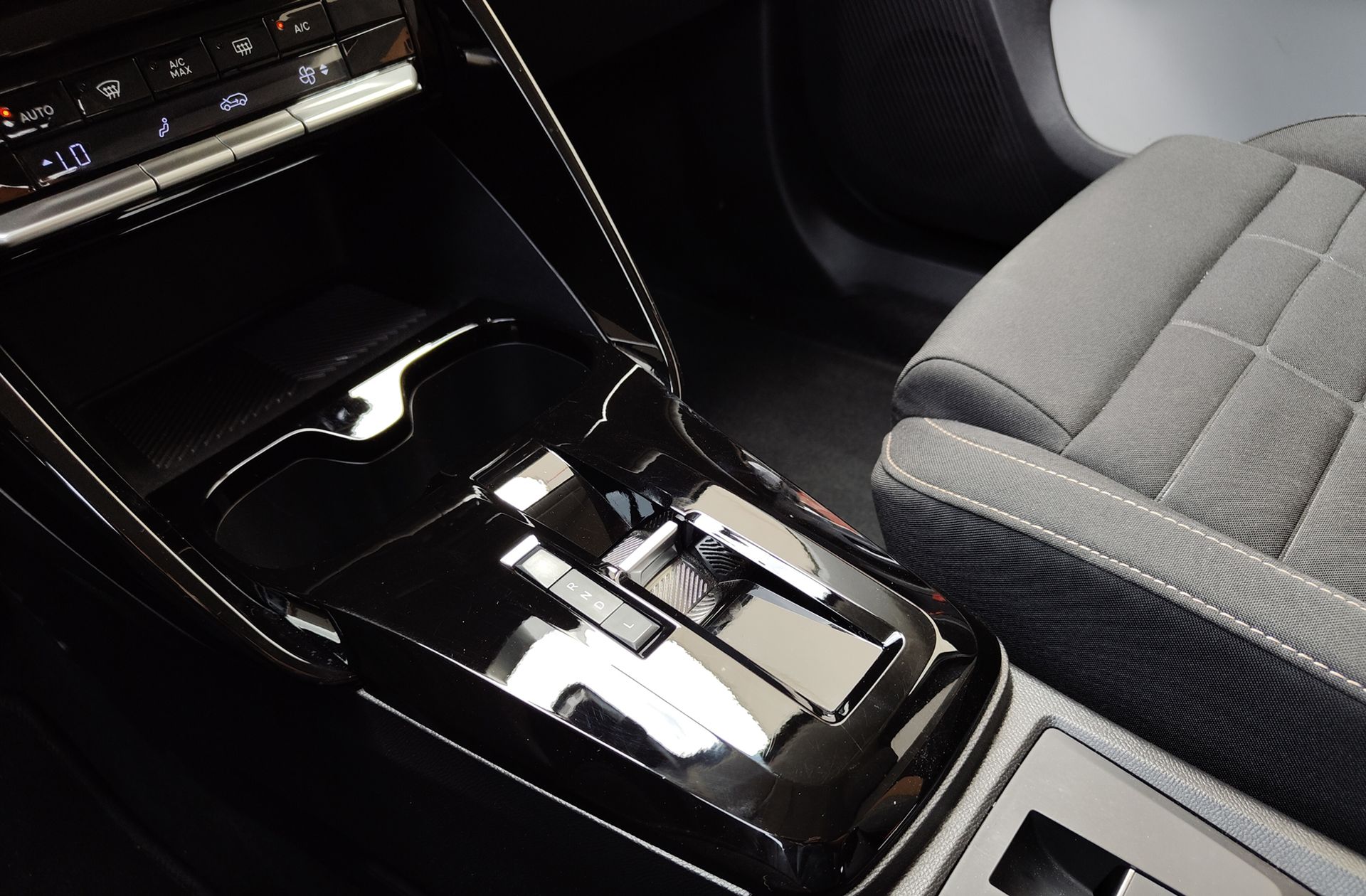 Citroën C3 Aircross Hybrid 145 Plus e-DCS6 - foto 5
