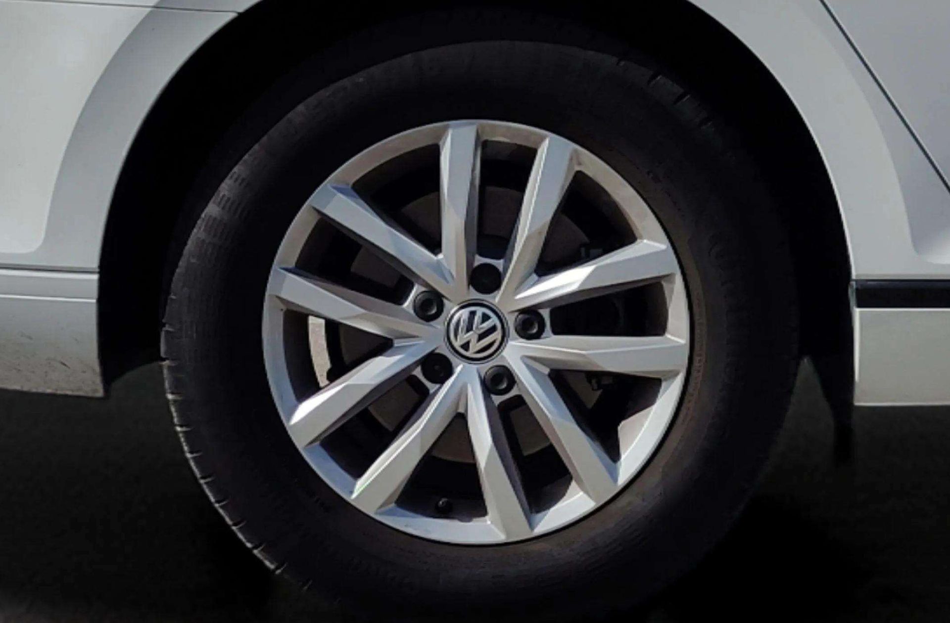 Volkswagen Passat Edition 2.0 TDI - foto 36