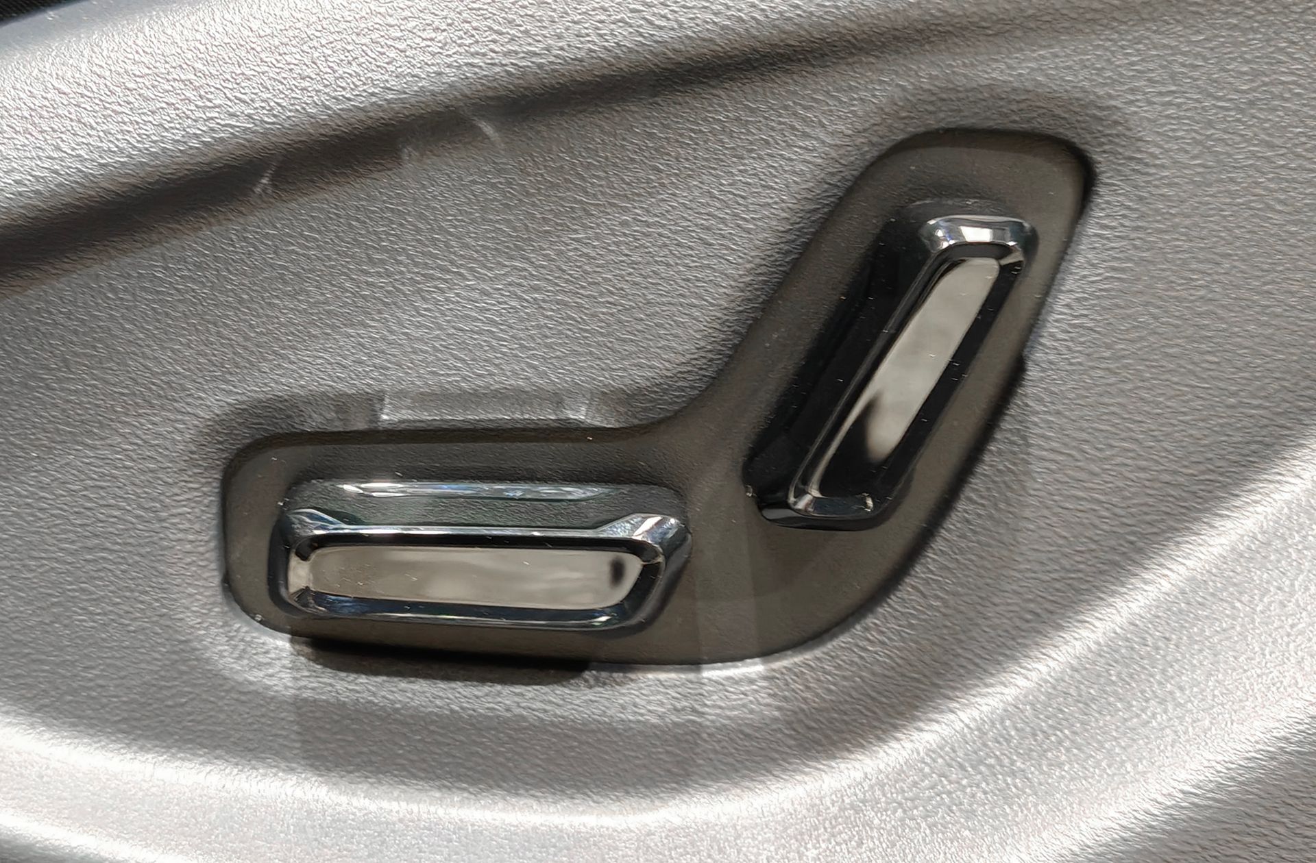 Geely Starray EM-i 1.5 PHEV Pro - foto 18